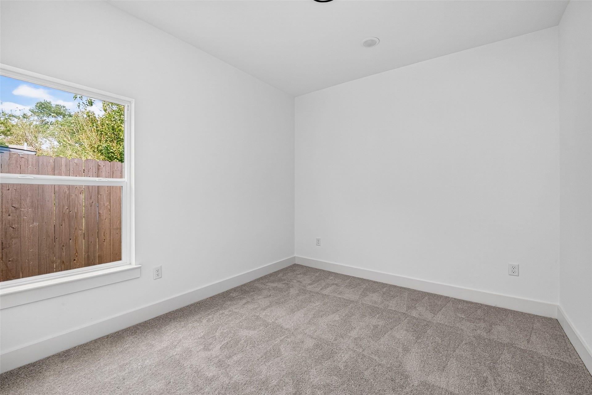 9309 Caddo Road, #A/B, Houston, TX 77078 Wake up to serene views. Soft plush carpeting and a large sunny window frame relaxing glimpses of your private, green backyard.