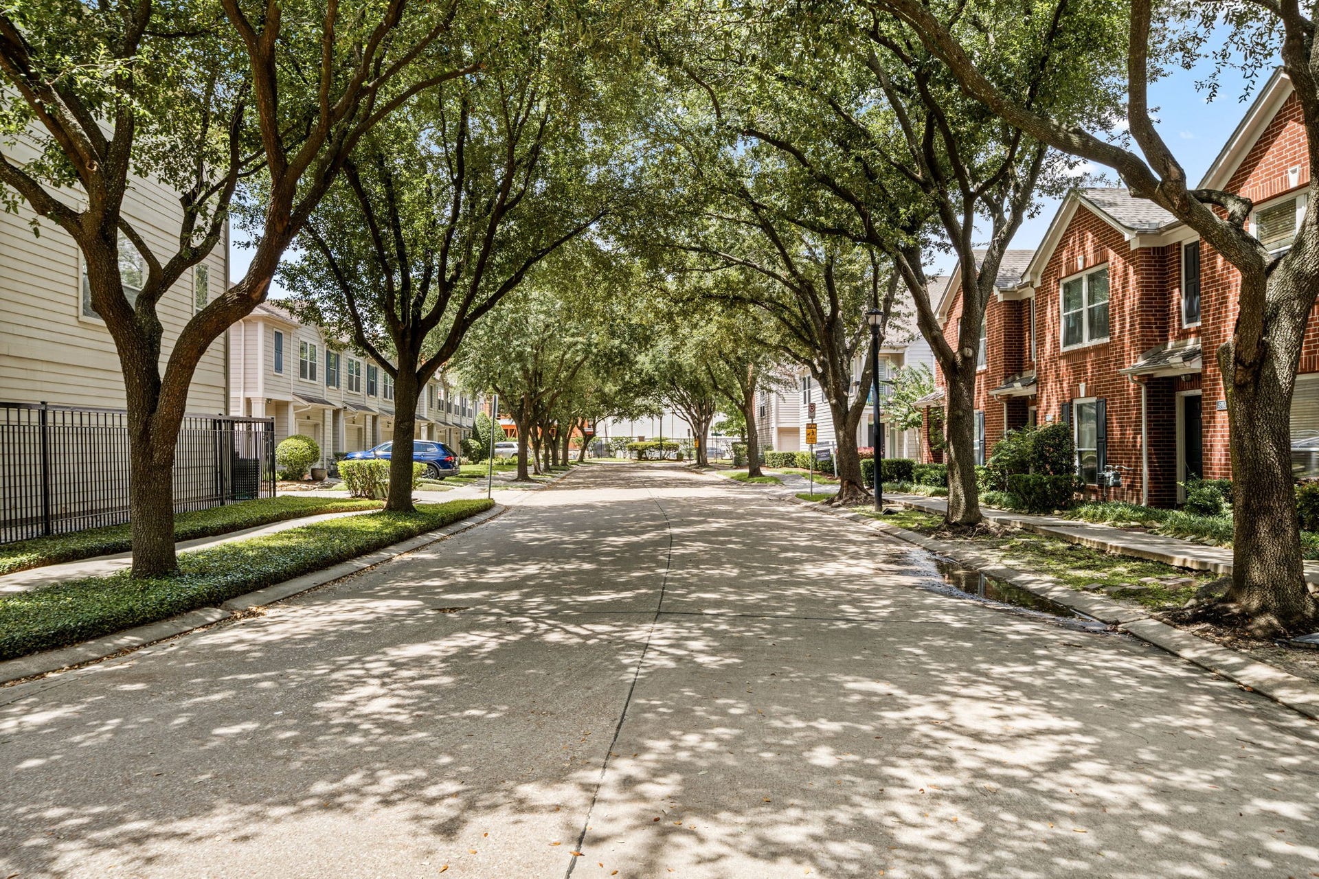 934 W Heights Hollow Lane, Houston, TX 77007