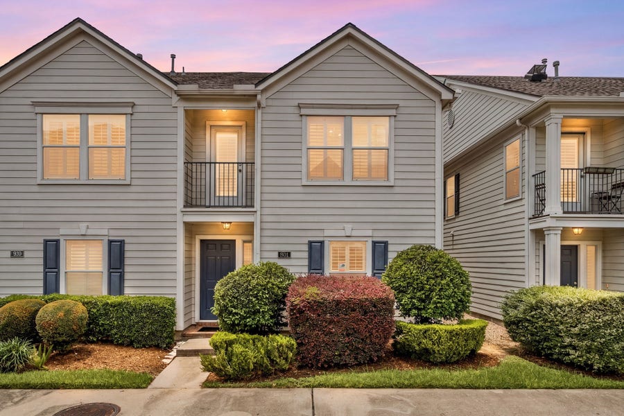 Property photo for 934 W Heights Hollow Lane, Houston, TX