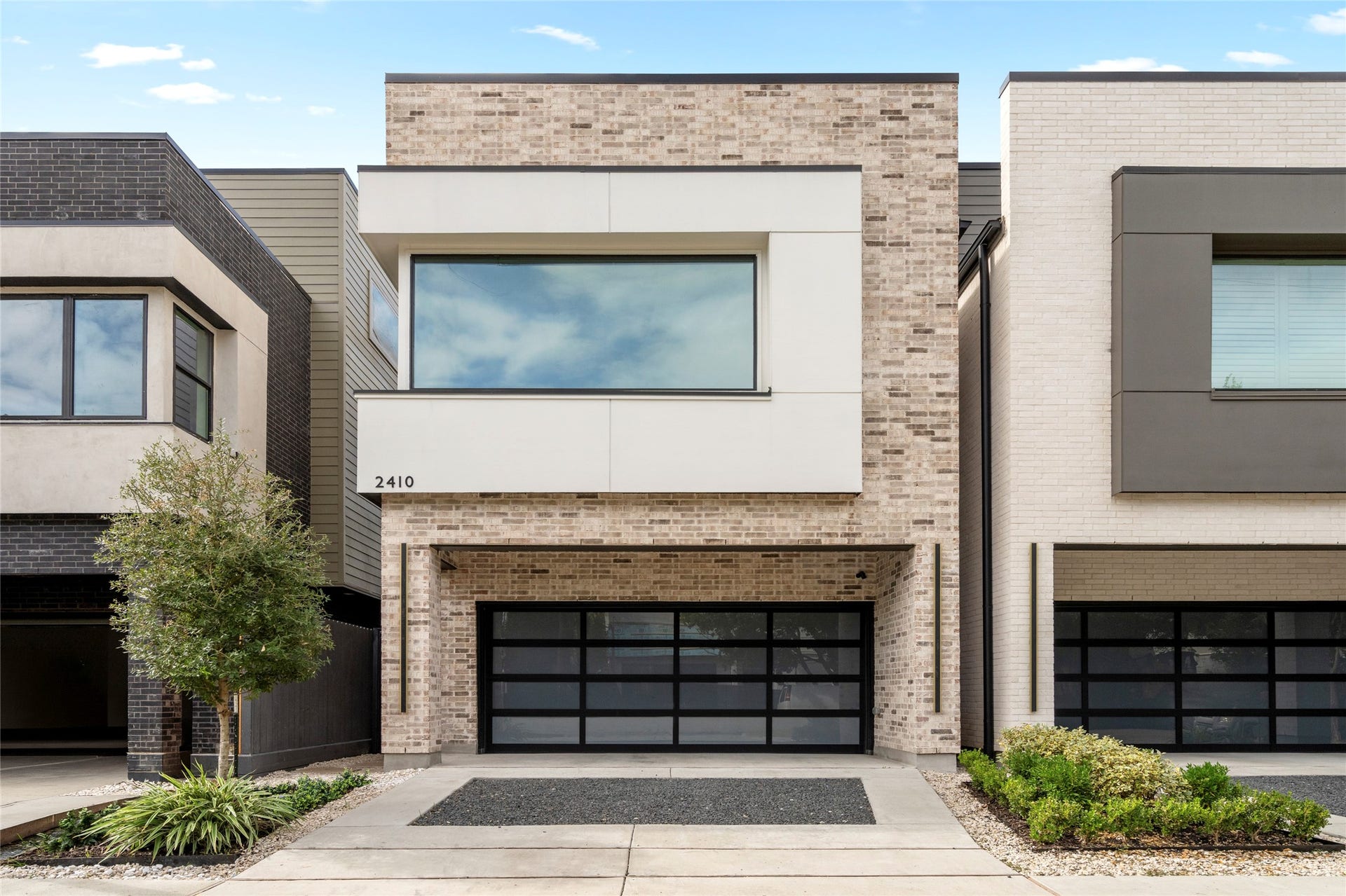 2410 Elmen Street, Houston, TX 77019 Mazzarino built, gently lived in and ready for you to call "home"!