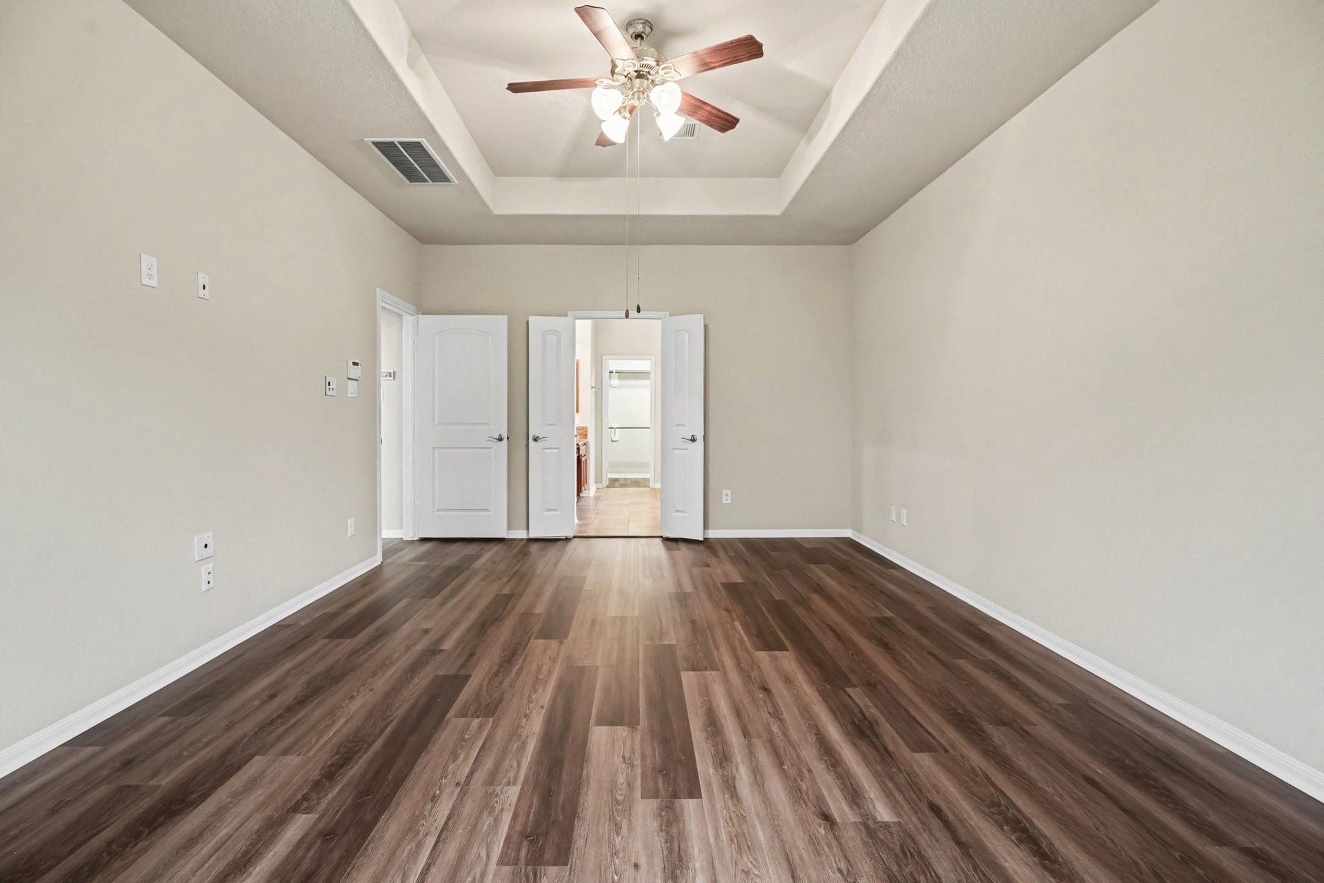 Spacious and ready for new tenants to make it their own!