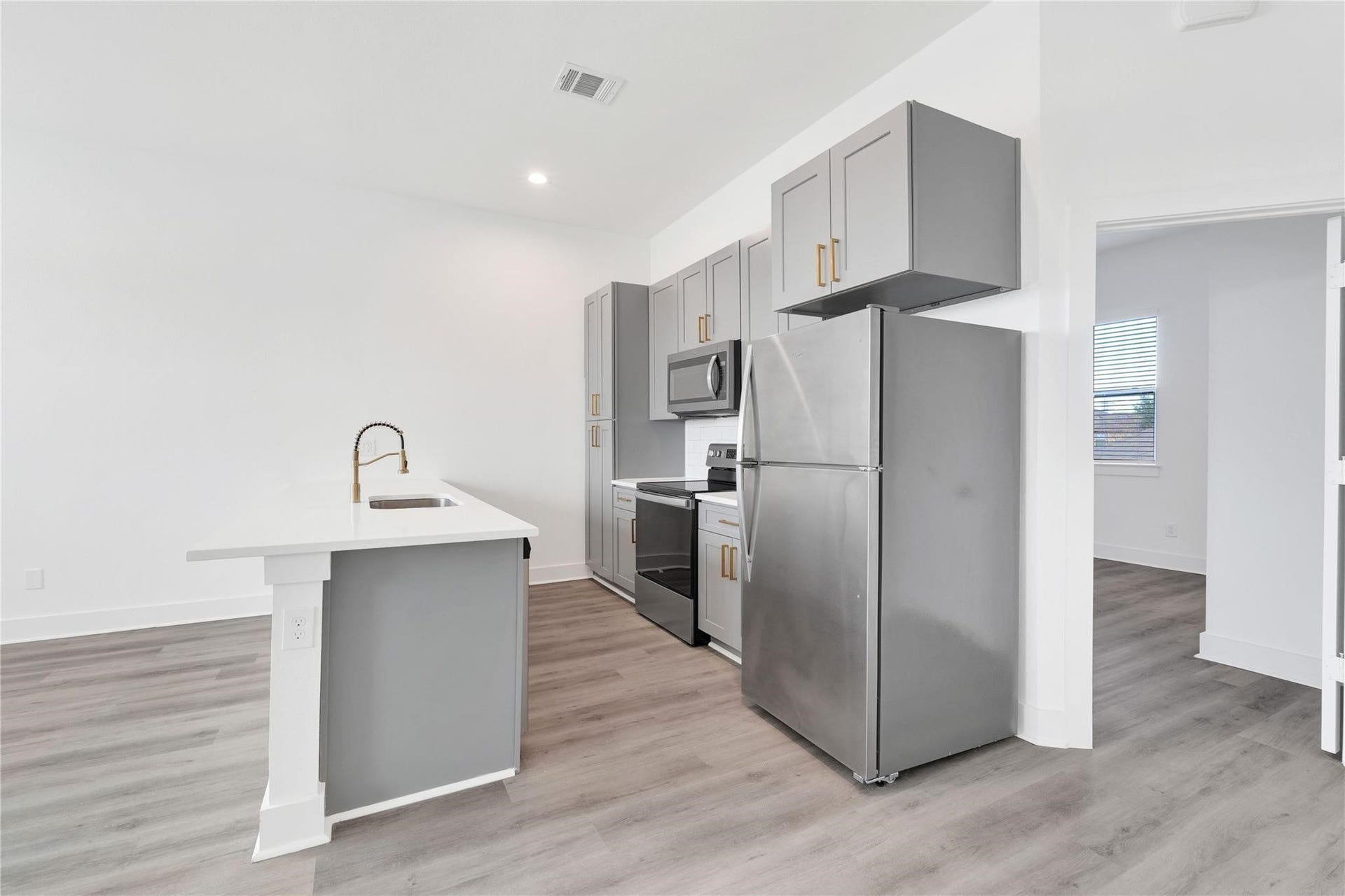 425 Alvia Run Lane, #AB, Houston, TX 77018 425 Alvia Run Lane, #AB, Houston, TX 77018