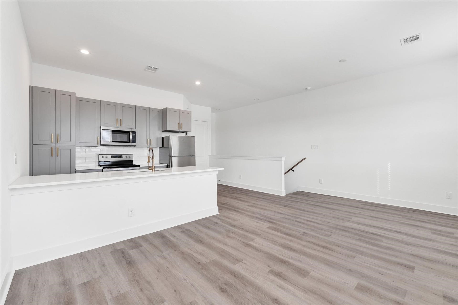 425 Alvia Run Lane, #AB, Houston, TX 77018 425 Alvia Run Lane, #AB, Houston, TX 77018