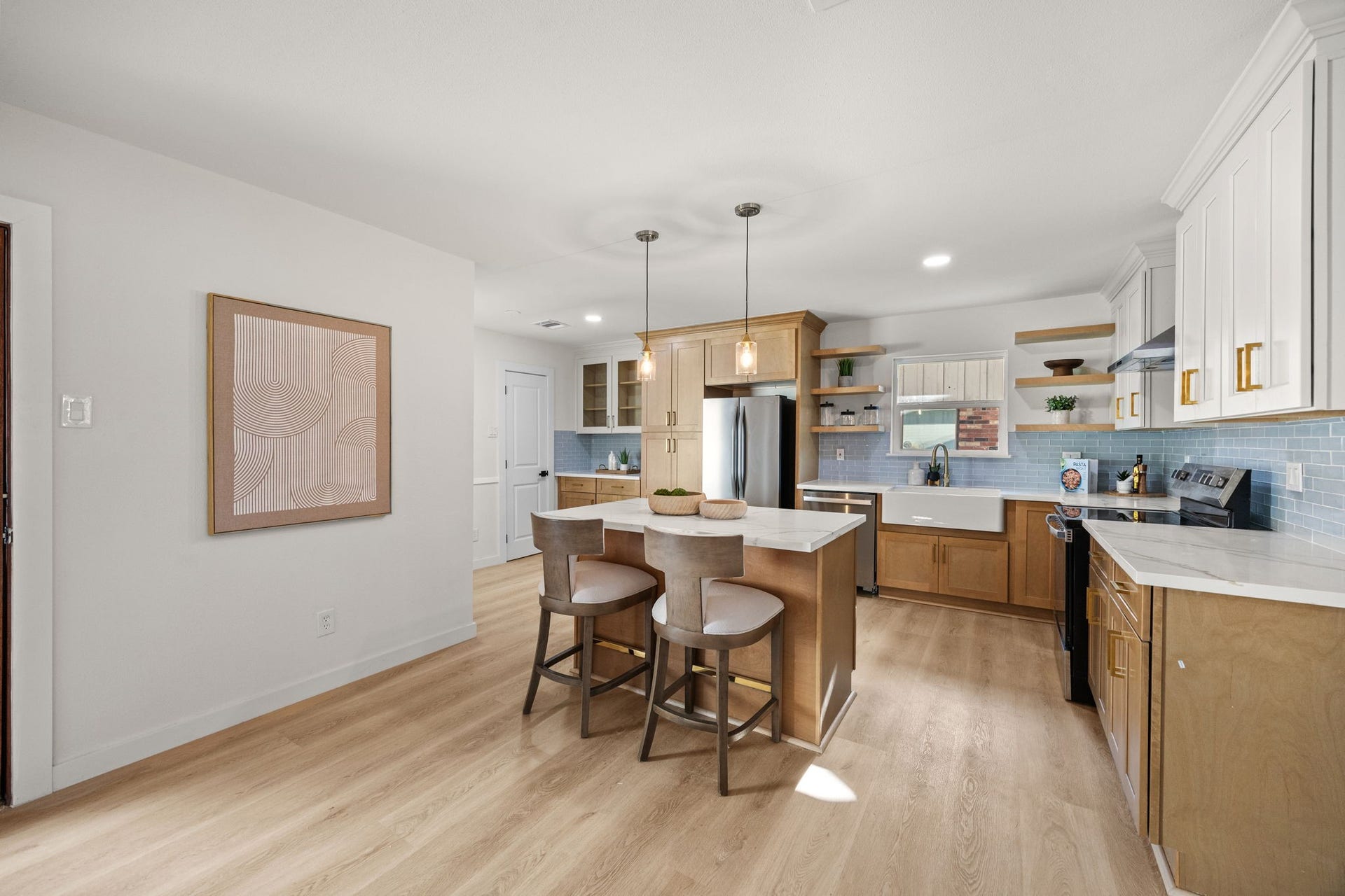 5655 Edith Street, Houston, TX 77081 Tastefully remodeled kitchen with new stainless steel appliances and farmhouse sink.