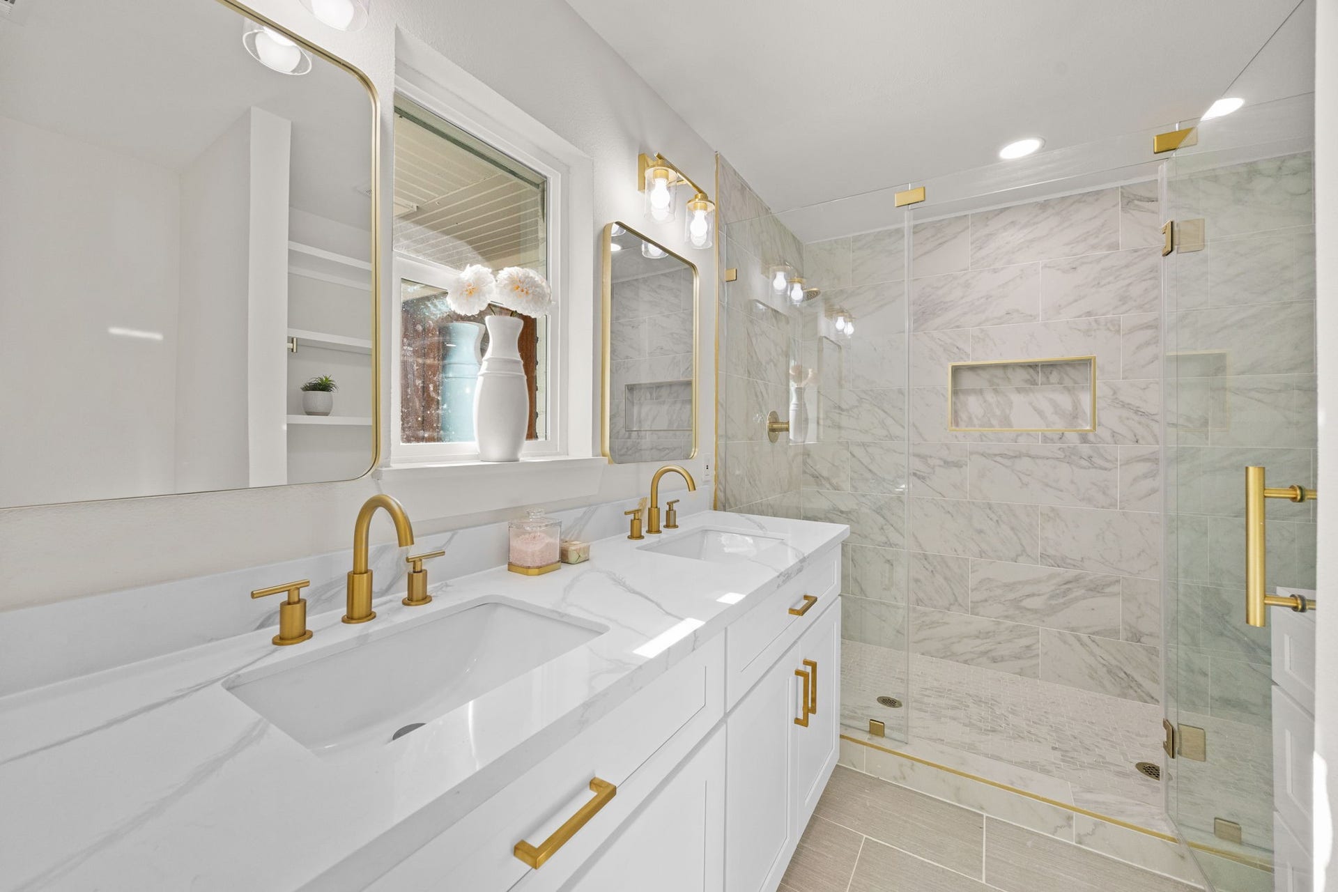 5655 Edith Street, Houston, TX 77081 Primary ensuite features oversize shower with 2 shower heads, double sinks and built-in shelf