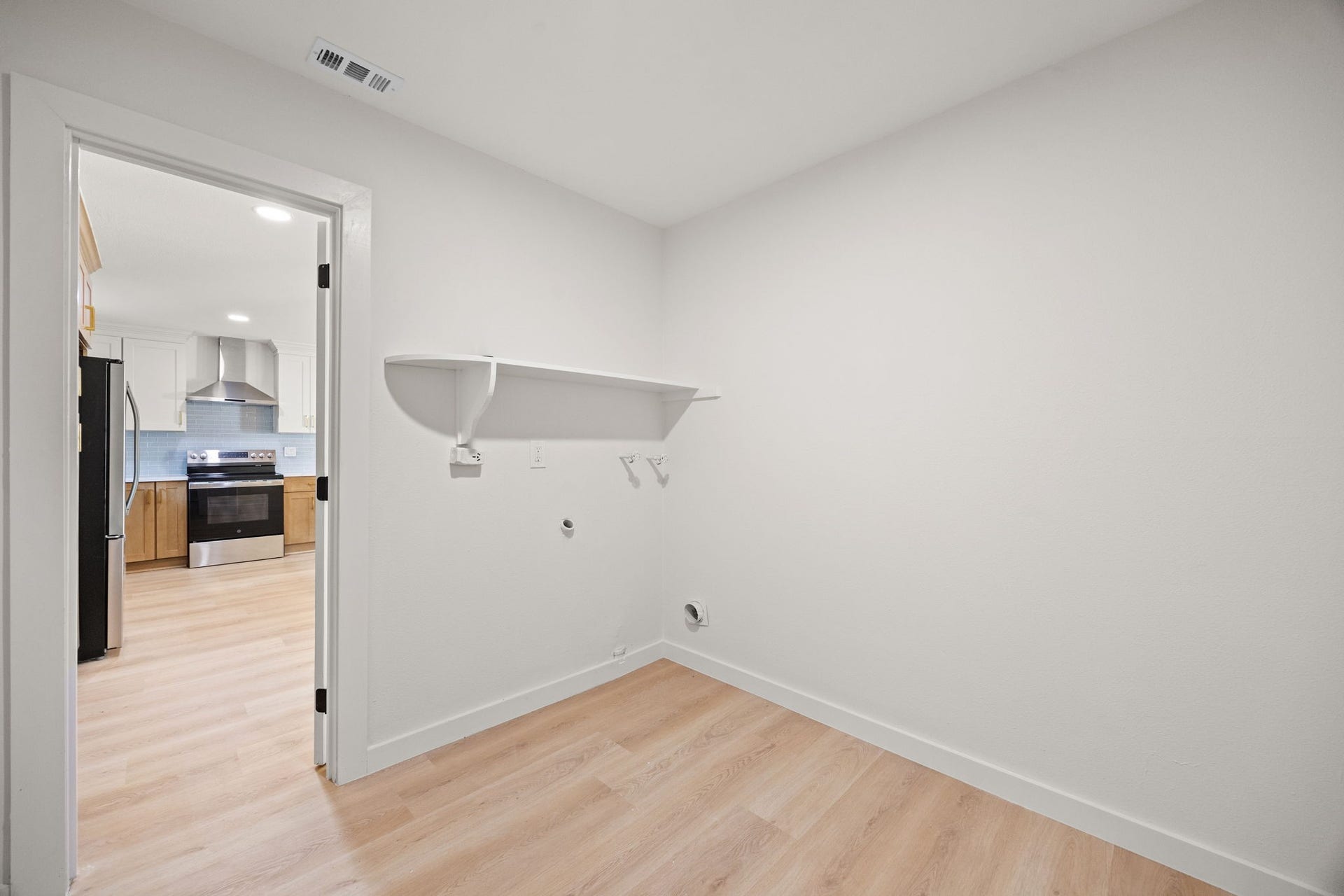 5655 Edith Street, Houston, TX 77081 Laundry room in house with built-in closet