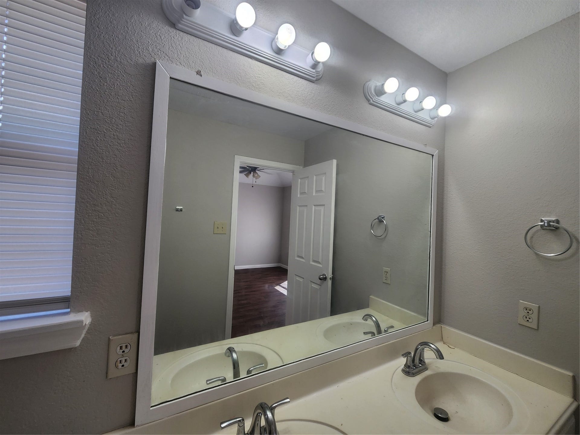 16396 Danika Oak Drive, Conroe, TX 77306 16396 Danika Oak Drive, Conroe, TX 77306