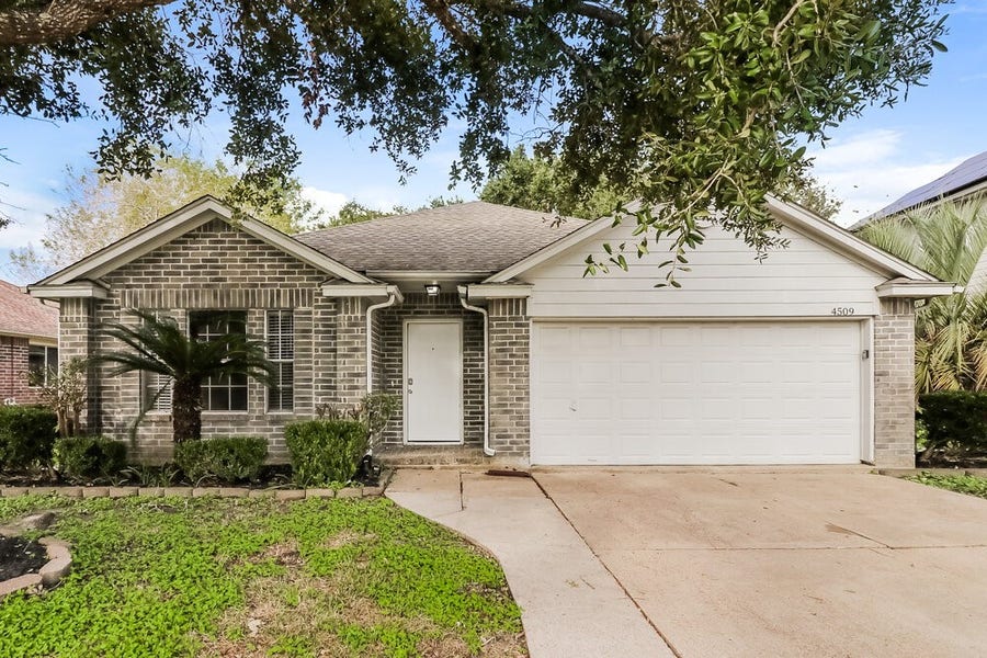 Property photo for 4509 Fox Run Street, Pearland, TX