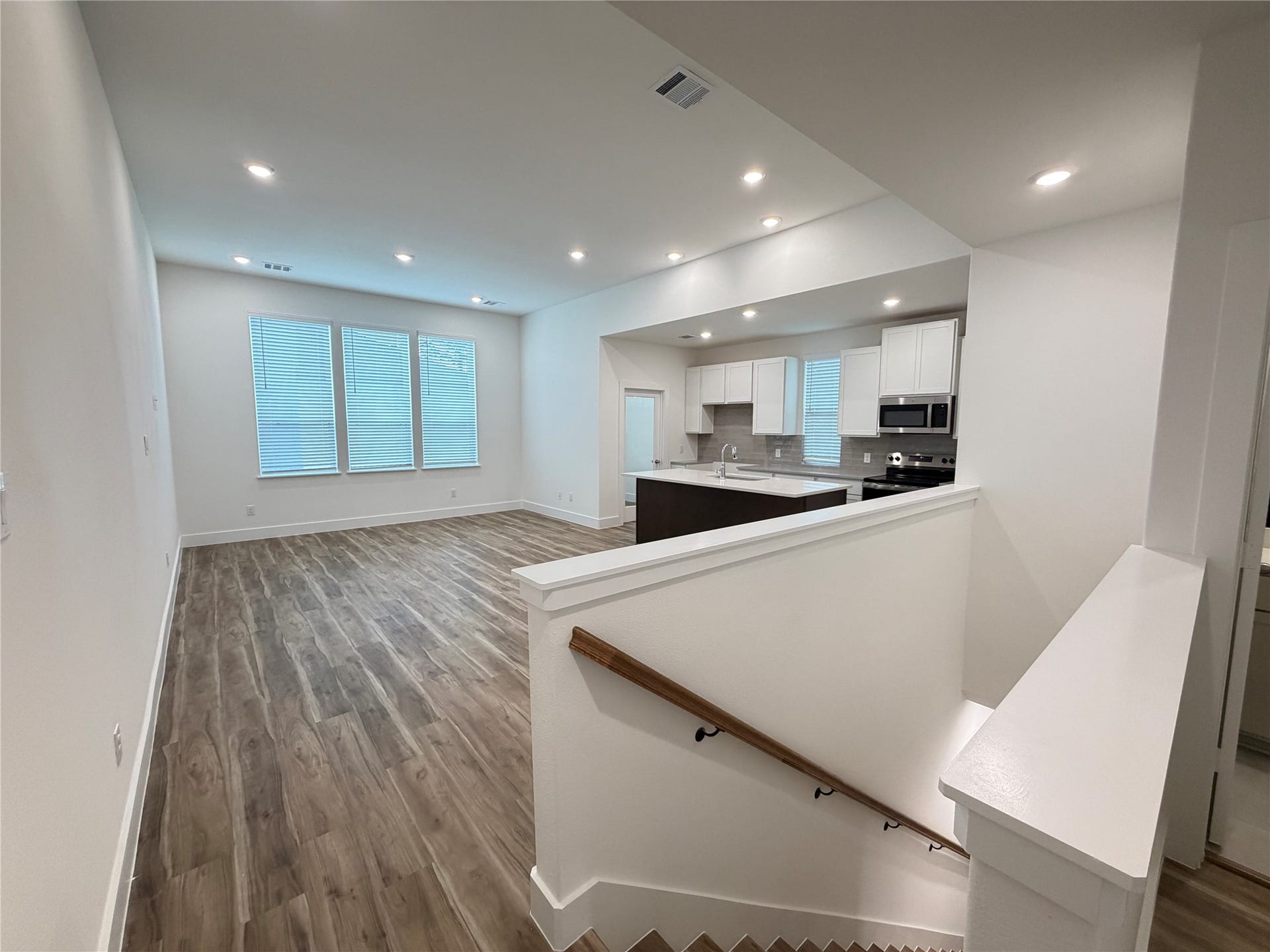 6047 Cebra St, Houston, TX 77091 Second floor living area...
