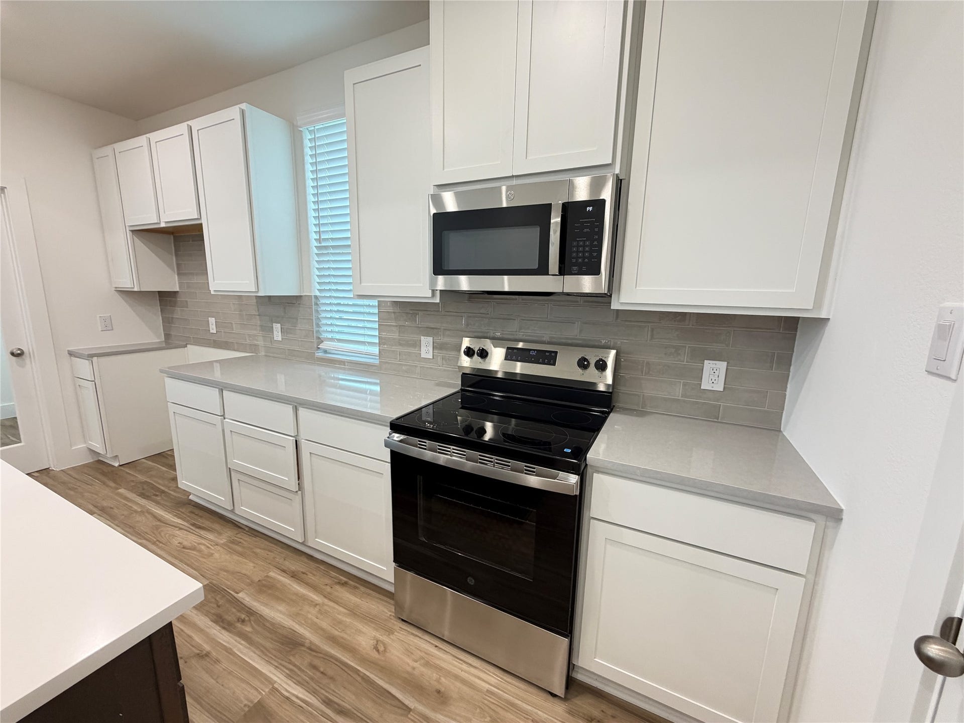 6047 Cebra St, Houston, TX 77091 ... and stainless steel appliances. Refrigerator will be provided.
