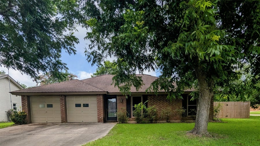 Property photo for 52 Blackgum Court, Lake Jackson, TX