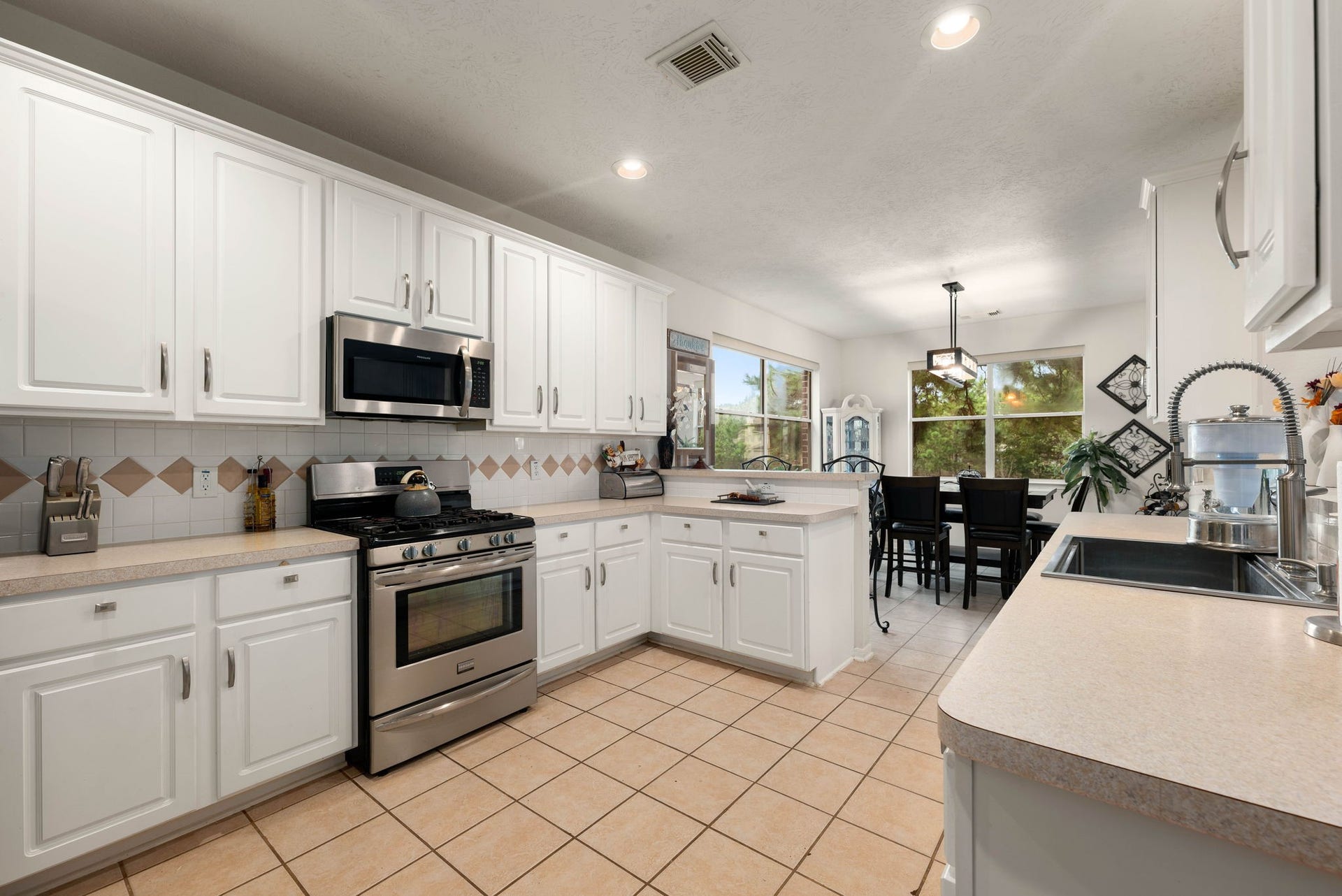 8211 Sports Haven Drive, Humble, TX 77346 8211 Sports Haven Drive, Humble, TX 77346