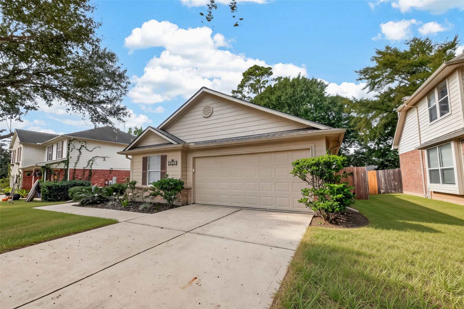 9230 Hidden Lake E, Magnolia, TX 77354 9230 Hidden Lake E, Magnolia, TX 77354