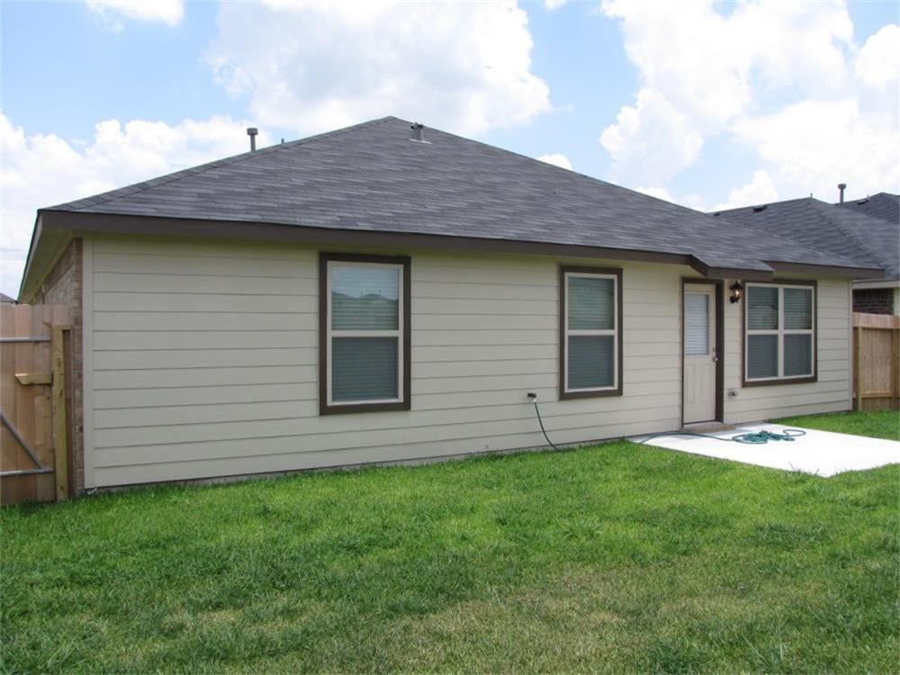 1911 Seville Manor, Fresno, TX 77545 Back