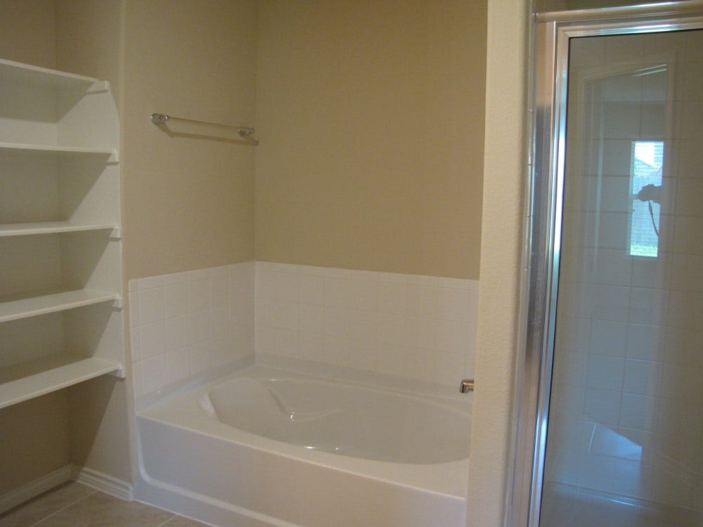1911 Seville Manor, Fresno, TX 77545 Primary Bathroom
