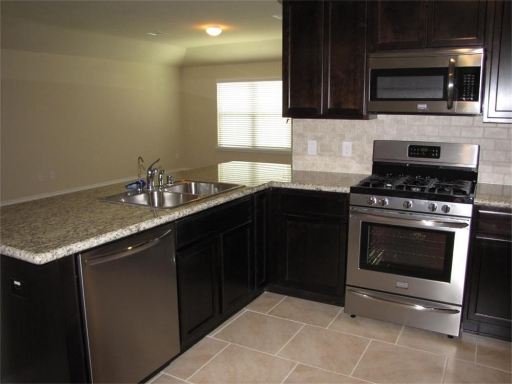 1911 Seville Manor, Fresno, TX 77545 Kitchen