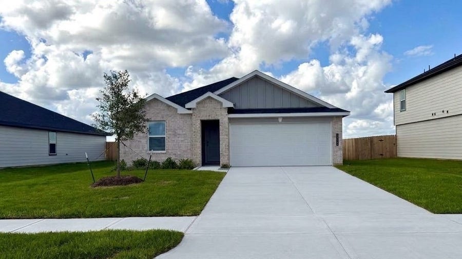Property photo for 2910 Stratton Heights Lane, Sealy, TX