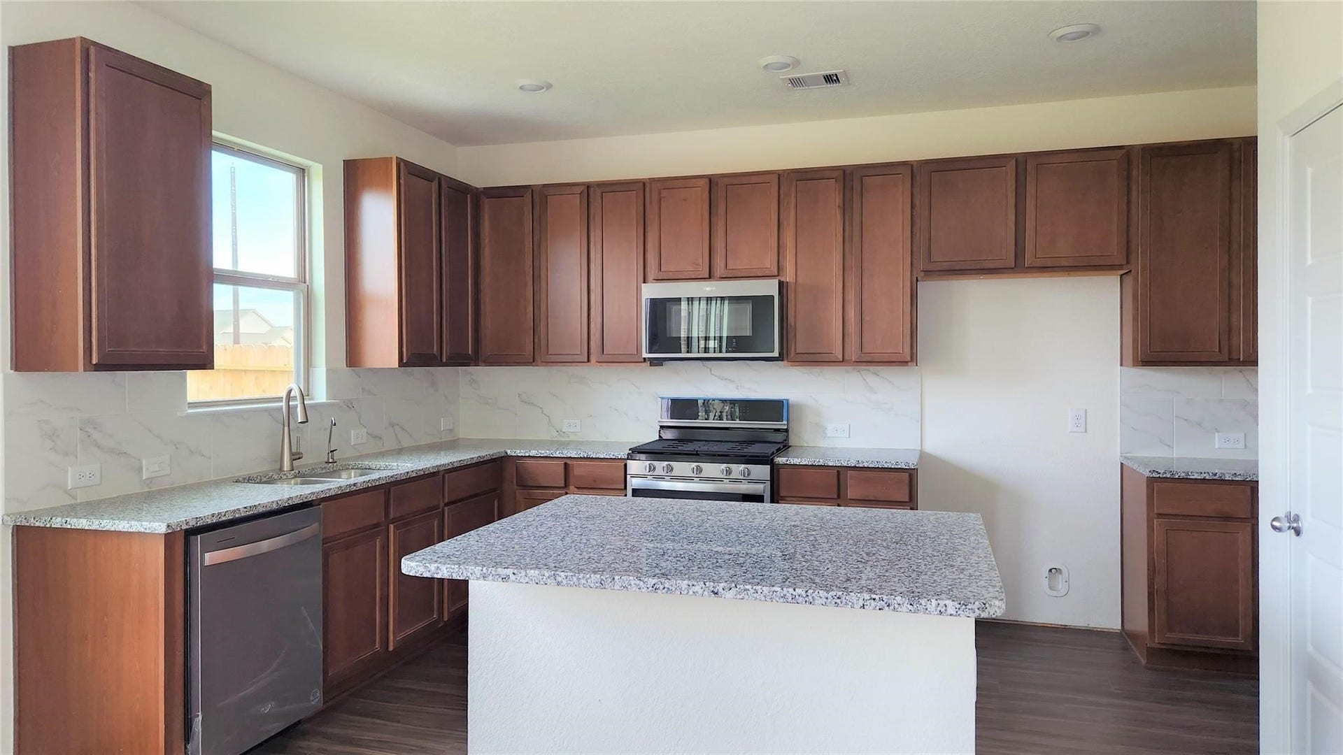 1235 Bryman Drive, Rosharon, TX 77583 1235 Bryman Drive, Rosharon, TX 77583