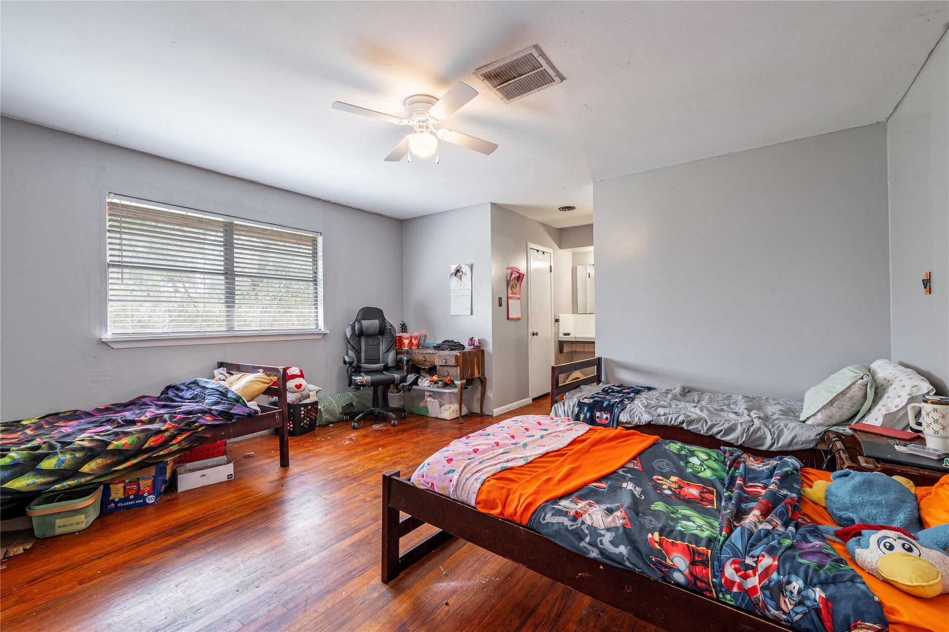 9103 Lazy Lane, Hitchcock, TX 77563 Primary bedroom