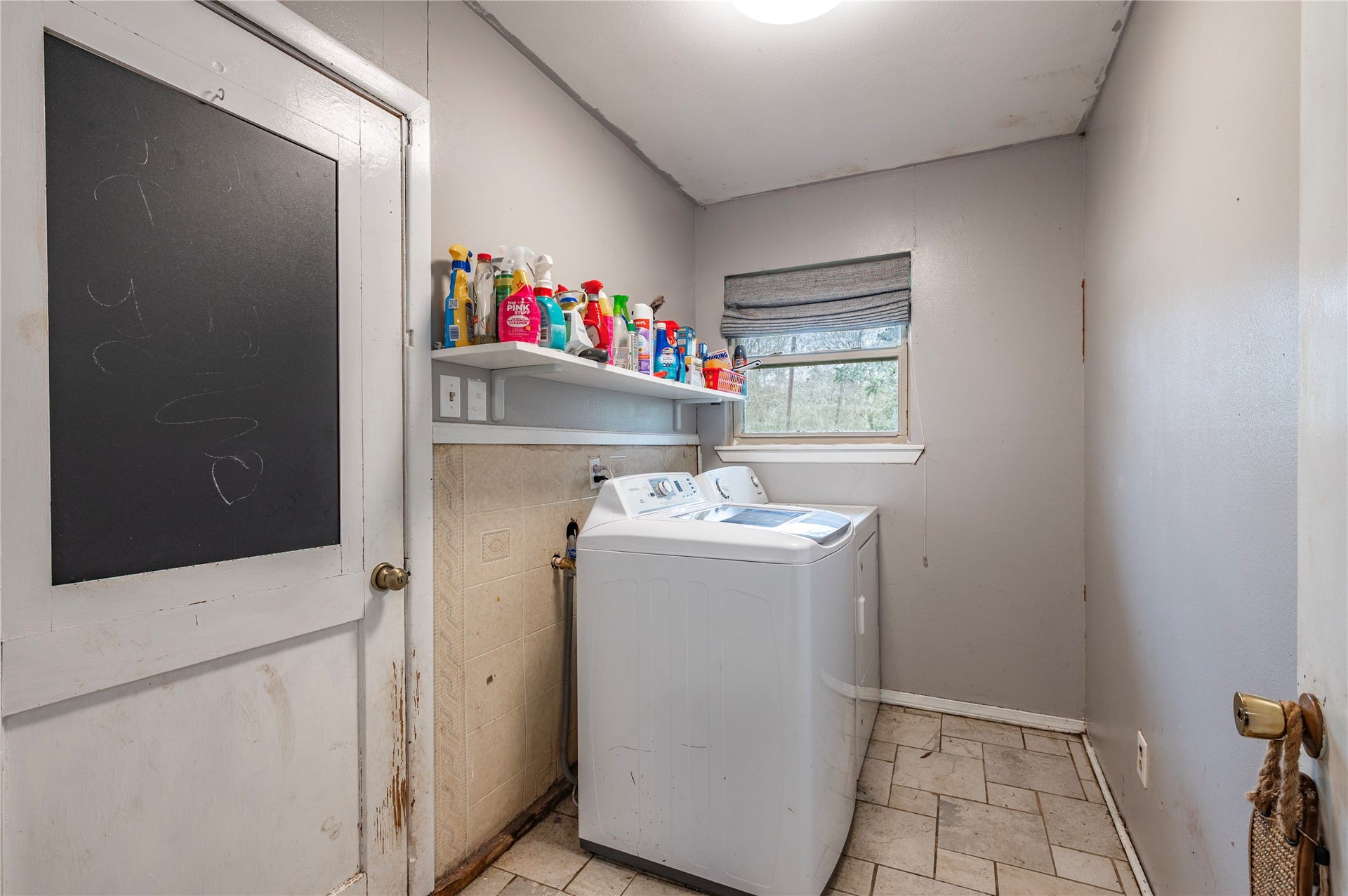 9103 Lazy Lane, Hitchcock, TX 77563 Laundry leading to apartment area