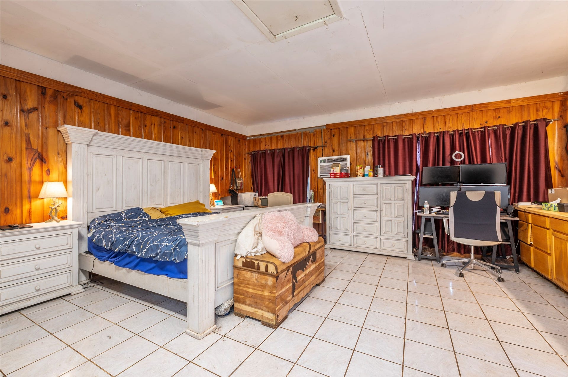 9103 Lazy Lane, Hitchcock, TX 77563 Separate apartment area or 2ndary Primary