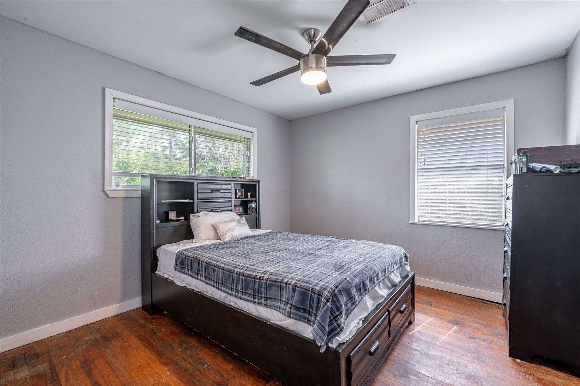9103 Lazy Lane, Hitchcock, TX 77563 Secondary bedroom