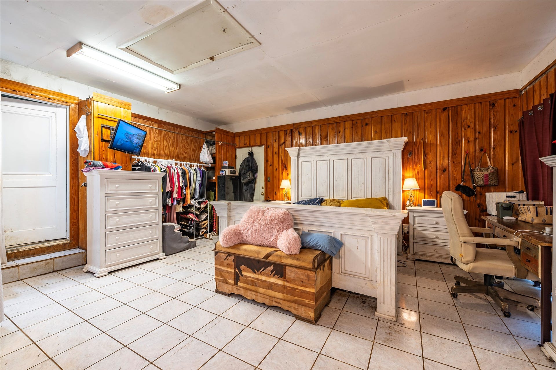 9103 Lazy Lane, Hitchcock, TX 77563 Separate apartment area or 2ndary Primary