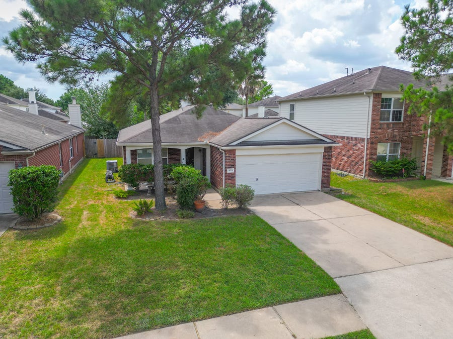 Property photo for 11815 S Brenton Knoll Drive, Tomball, TX