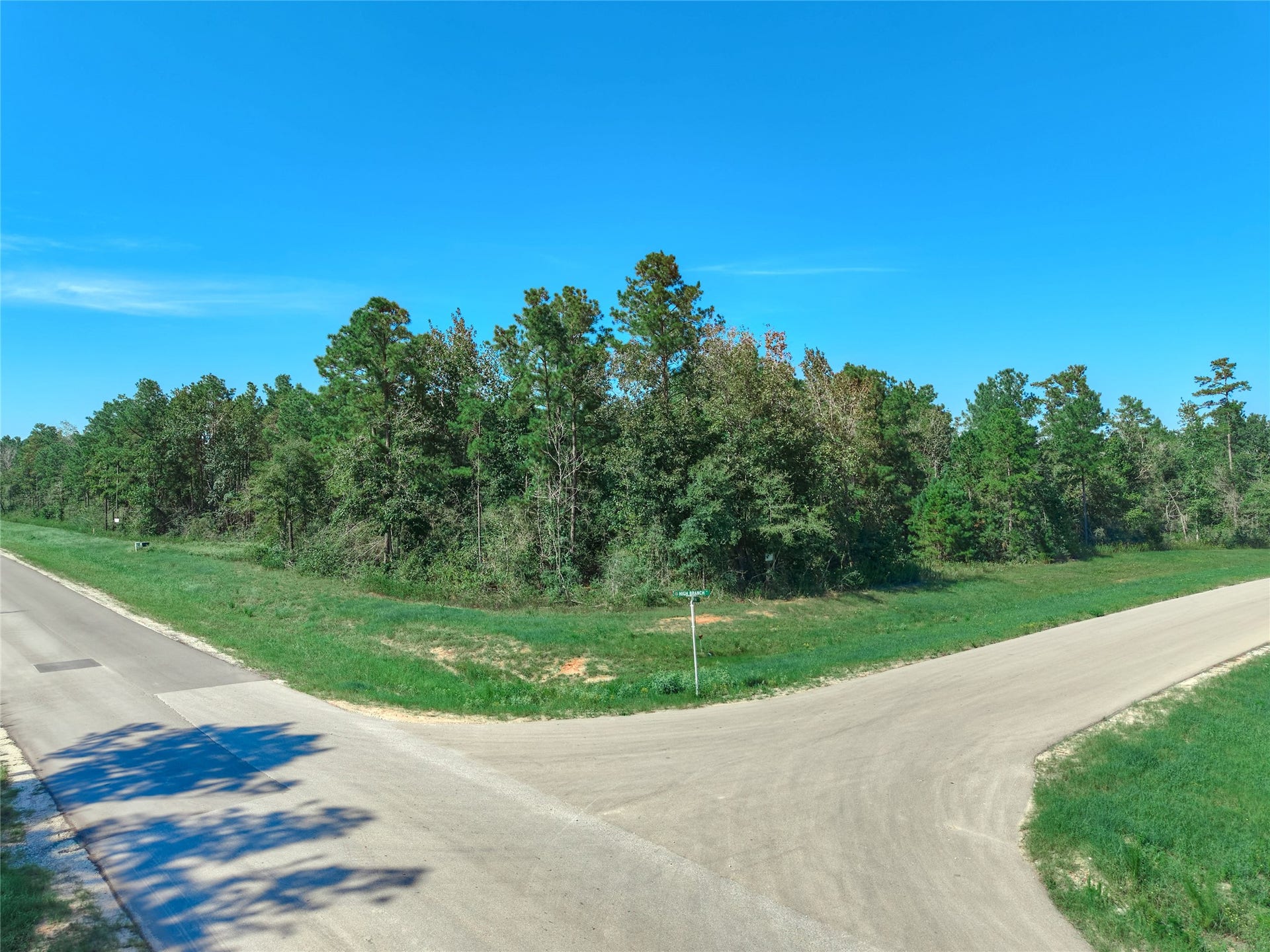 11911 Grand North Road, Willis, TX 77378