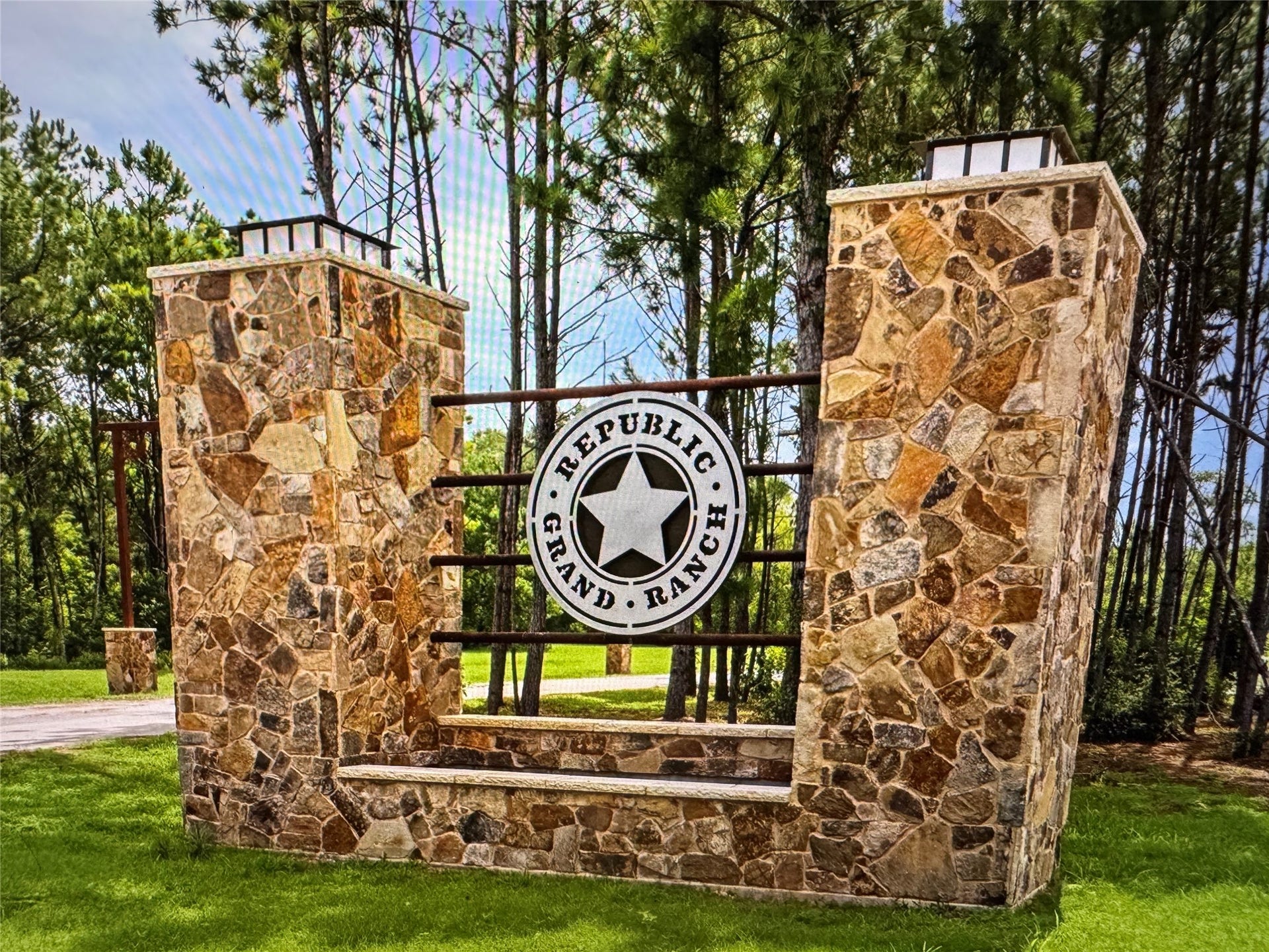 11911 Grand North Road, Willis, TX 77378