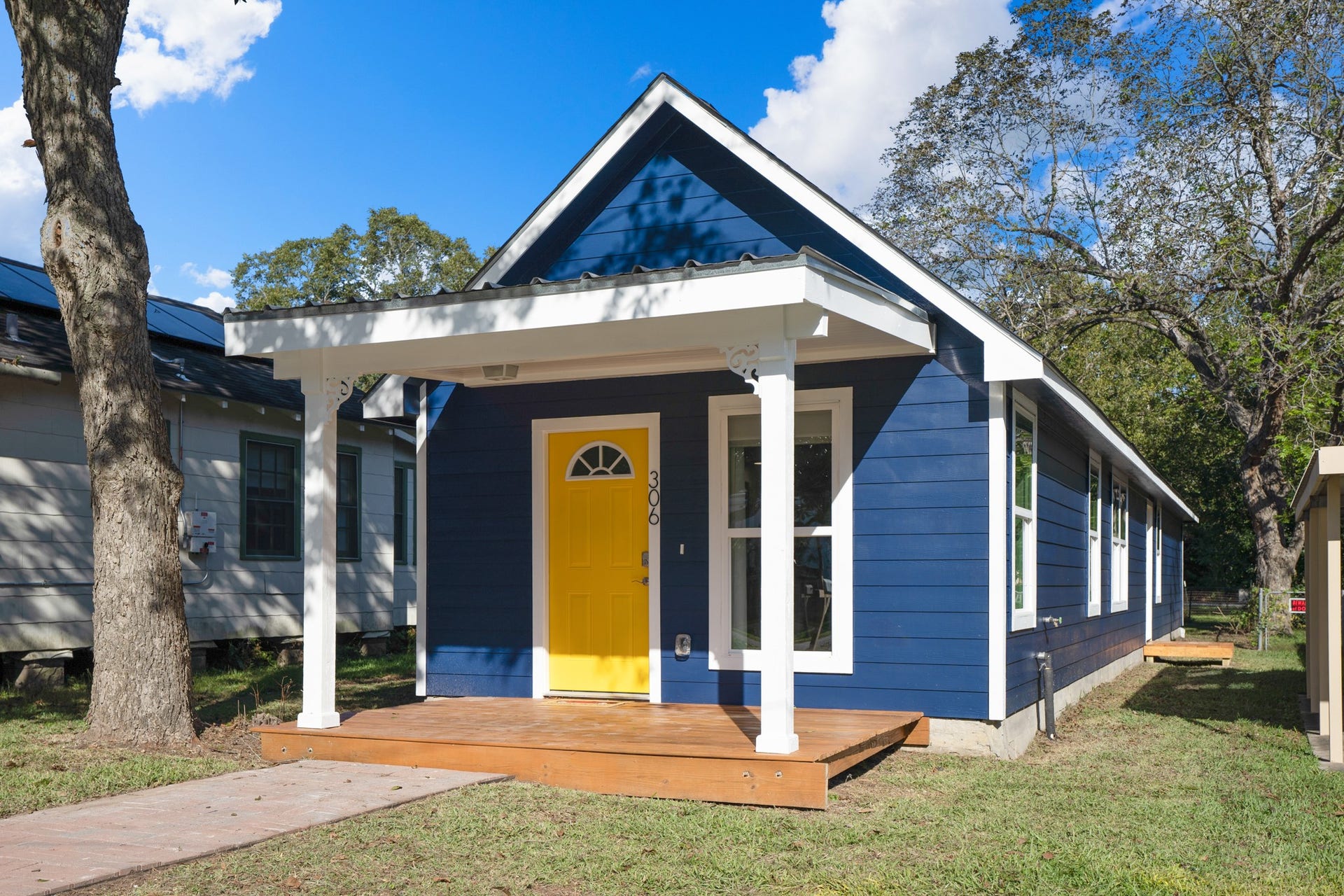 306 Foster Street, Tomball, TX 77375 Welcome home to 306 Foster Street! Bold blue siding, a cheerful yellow front door & an inviting covered front porch give this downtown Tomball home plenty of personality. Just minutes from Main Streets local restaurants, shops, farmers markets & festivals, youll love having so much of Tomball right at your fingertips!