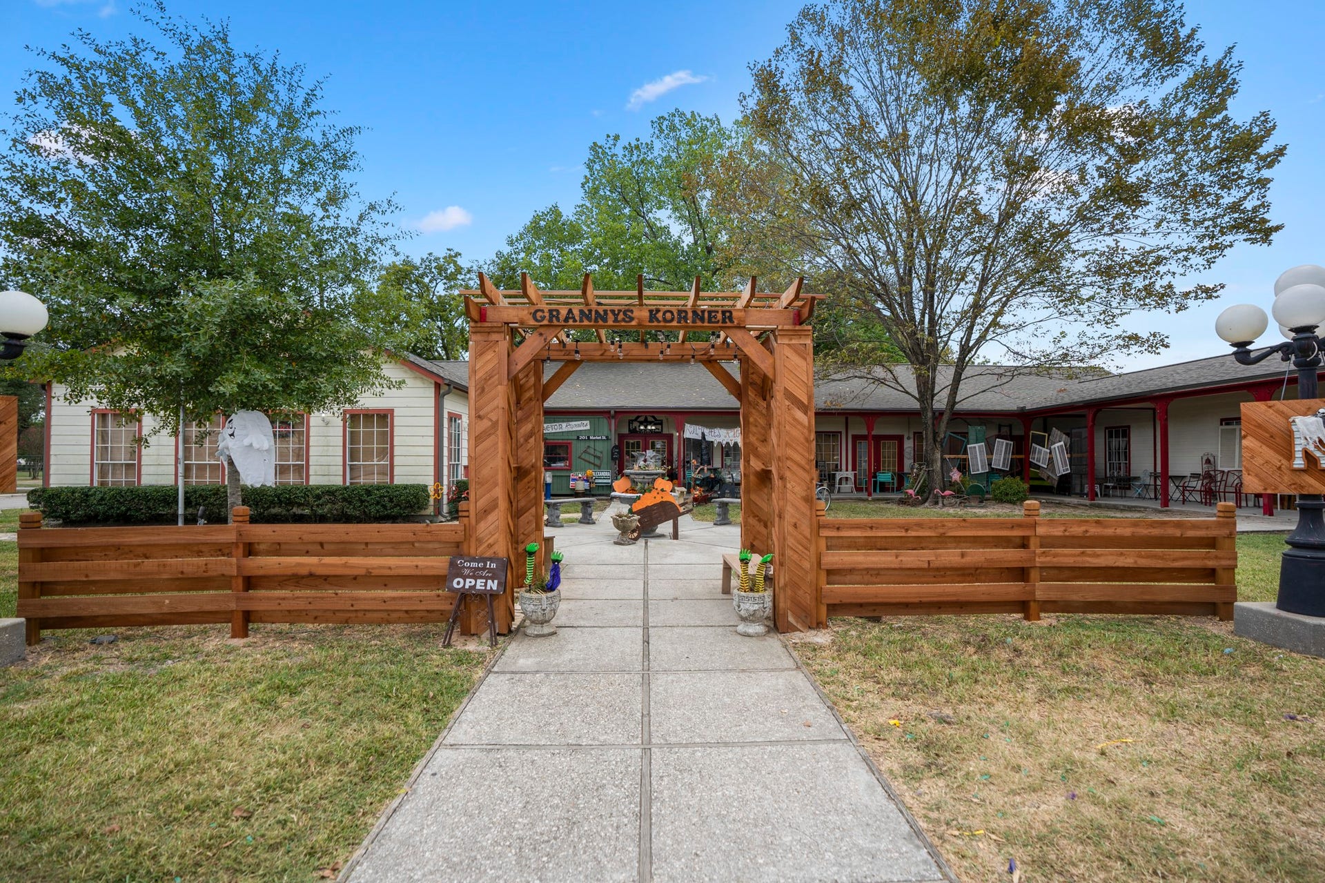 306 Foster Street, Tomball, TX 77375 The Historic Downtown Tomball area is a wonderful place to check out local antique shops like Granny's Korner! Open for 20 years, Granny's Korner provides a variety of home dcor & more, including primitives, shabby chic, antiques, jewelry, & industrial dcor!
