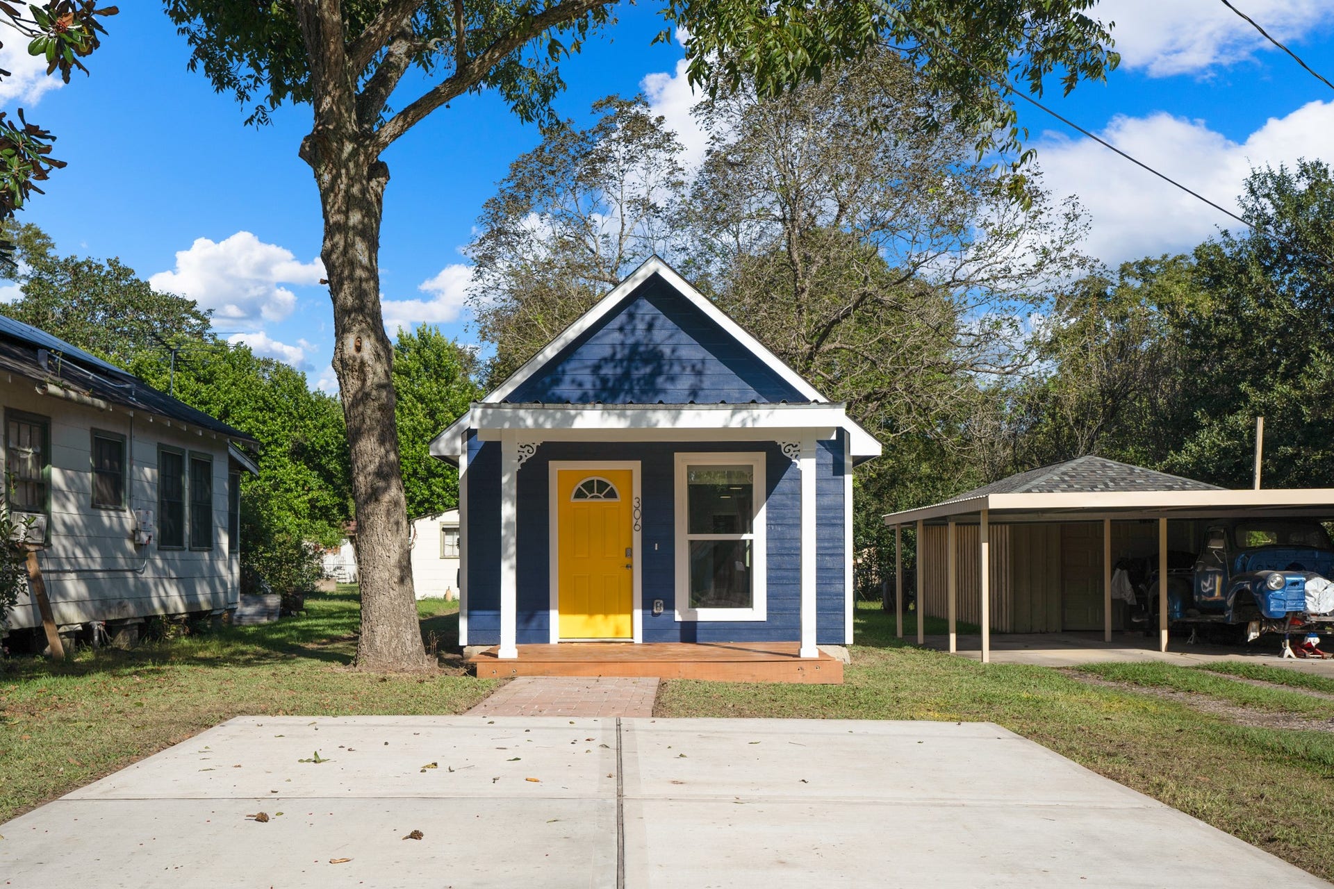 306 Foster Street, Tomball, TX 77375 Bold blue siding, crisp white trim & a cheerful yellow front door give this home plenty of personality! Mature trees add character to the front yard, while the double-wide driveway provides parking for 2 vehicles. An inviting covered front porch completes the picture.
