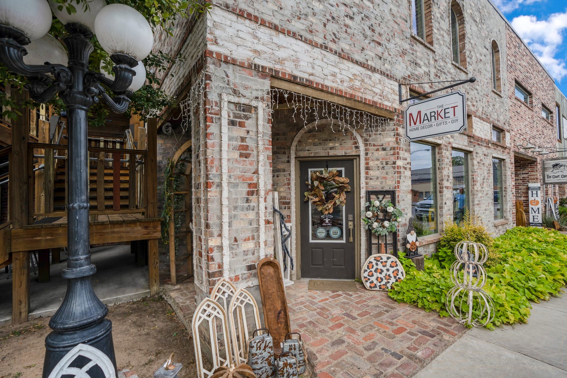 306 Foster Street, Tomball, TX 77375 The Market, located in the historic downtown Tomball area, has a large variety of home dcor, gifts, and DIY projects. Only a 2 minute drive from the lot on Holiday St, this is a great shop to stop into for your next DIY.