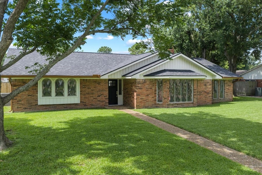 Property photo for 4805 N Burning Tree Drive, Baytown, TX