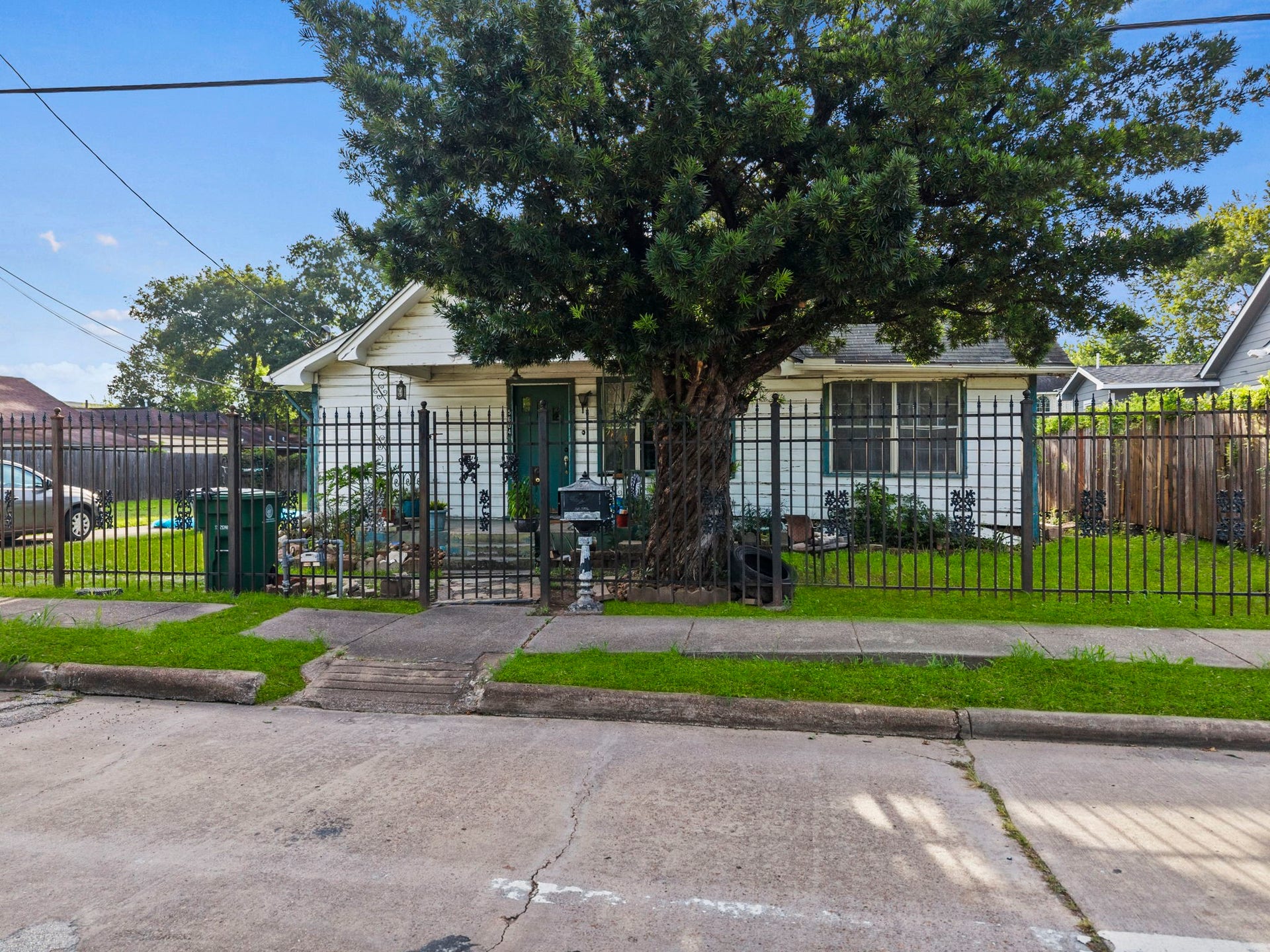 5604 Elysian Street, Houston, TX 77009 5604 Elysian Street, Houston, TX 77009