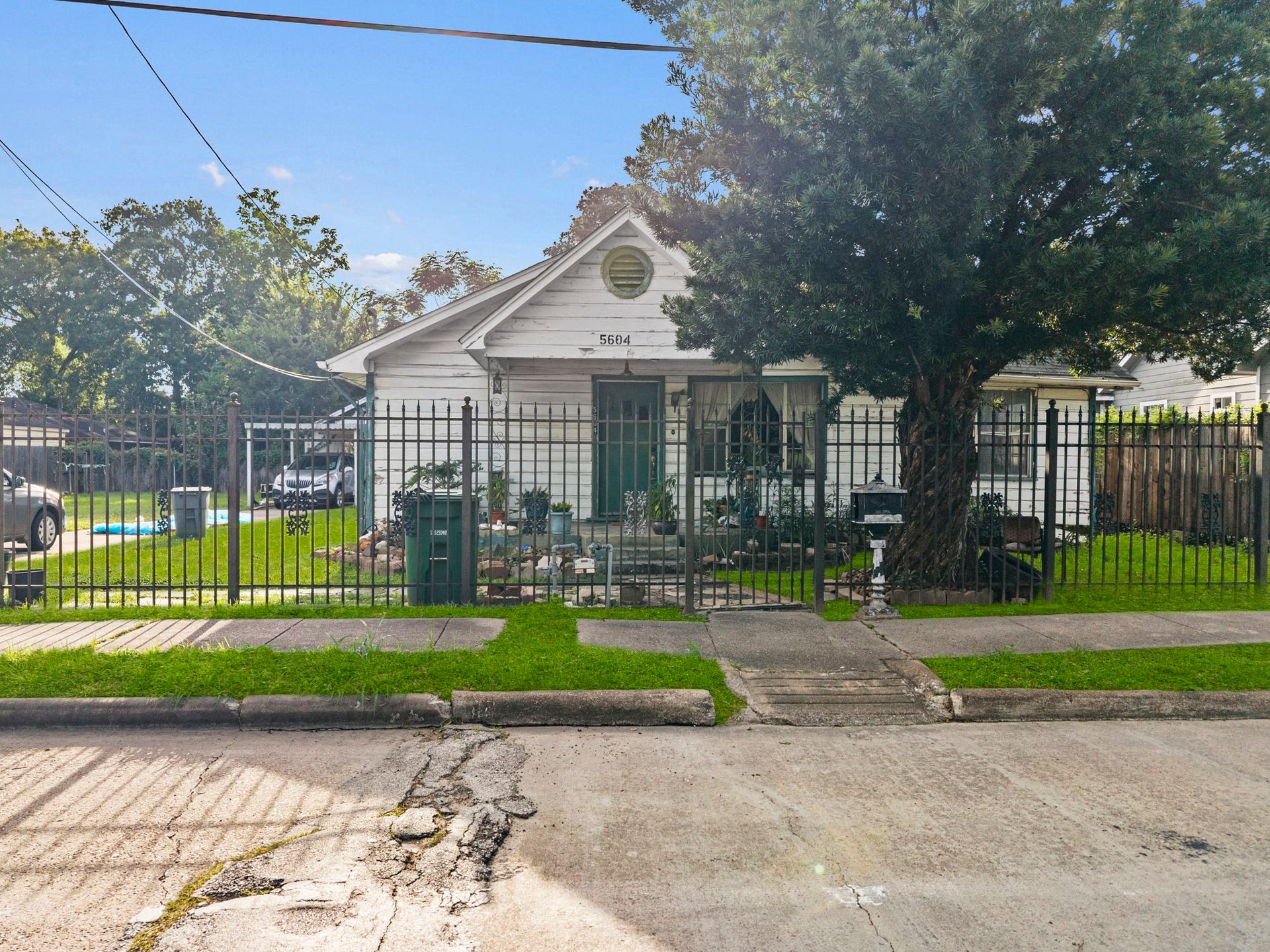 5604 Elysian Street, Houston, TX 77009 5604 Elysian Street, Houston, TX 77009