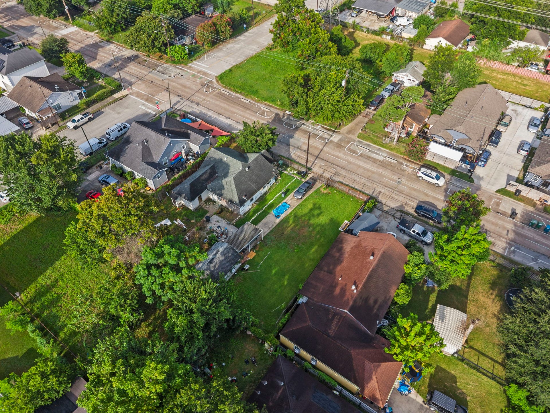 5604 Elysian Street, Houston, TX 77009 5604 Elysian Street, Houston, TX 77009