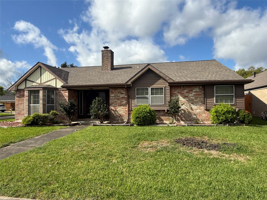 Property photo for 214 Kings Court, Stafford, TX