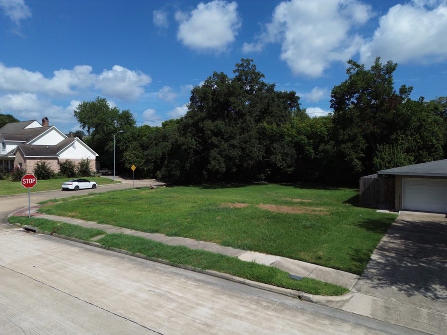 Property photo for 5346 Schumacher Ln, Houston, TX