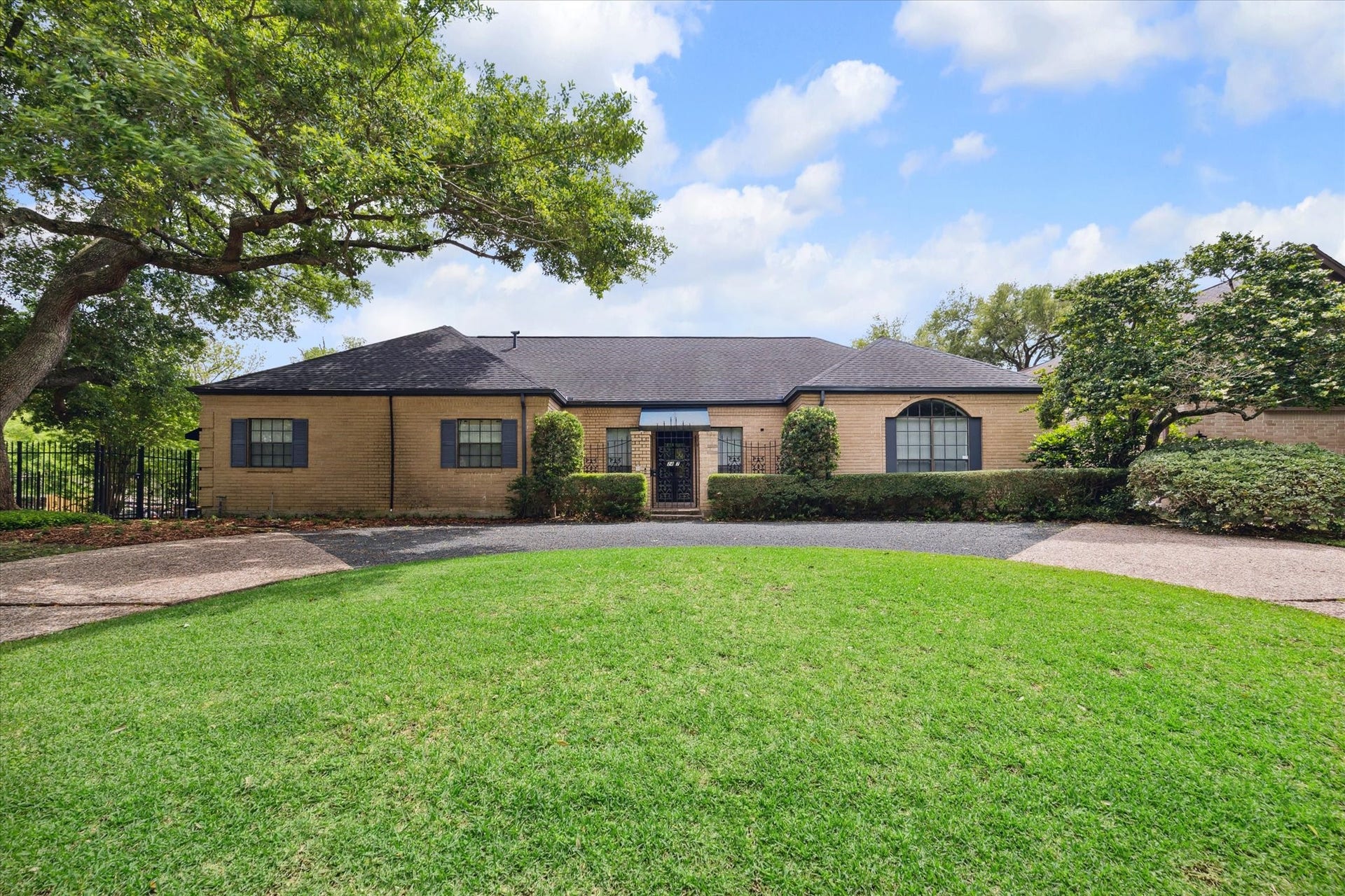 2417 Blue Bonnet Boulevard, Houston, TX 77030 2417 Blue Bonnet Boulevard, Houston, TX 77030