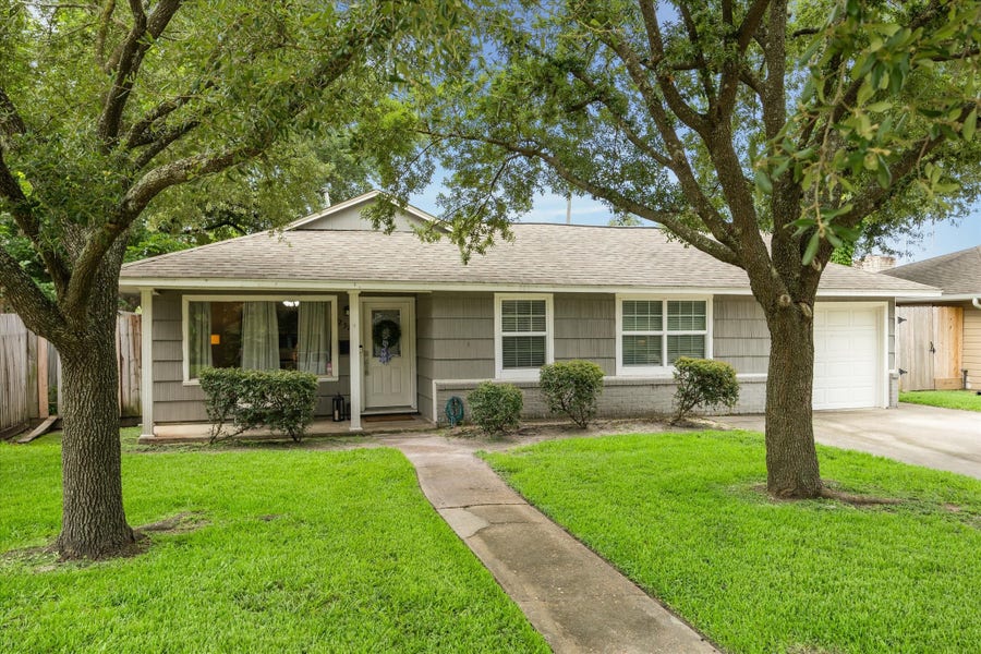 Property photo for 2327 Saxon Drive, Houston, TX
