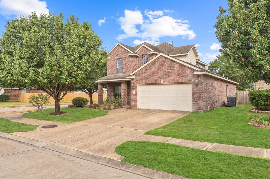 Property photo for 10003 Lynette Falls Drive, Houston, TX