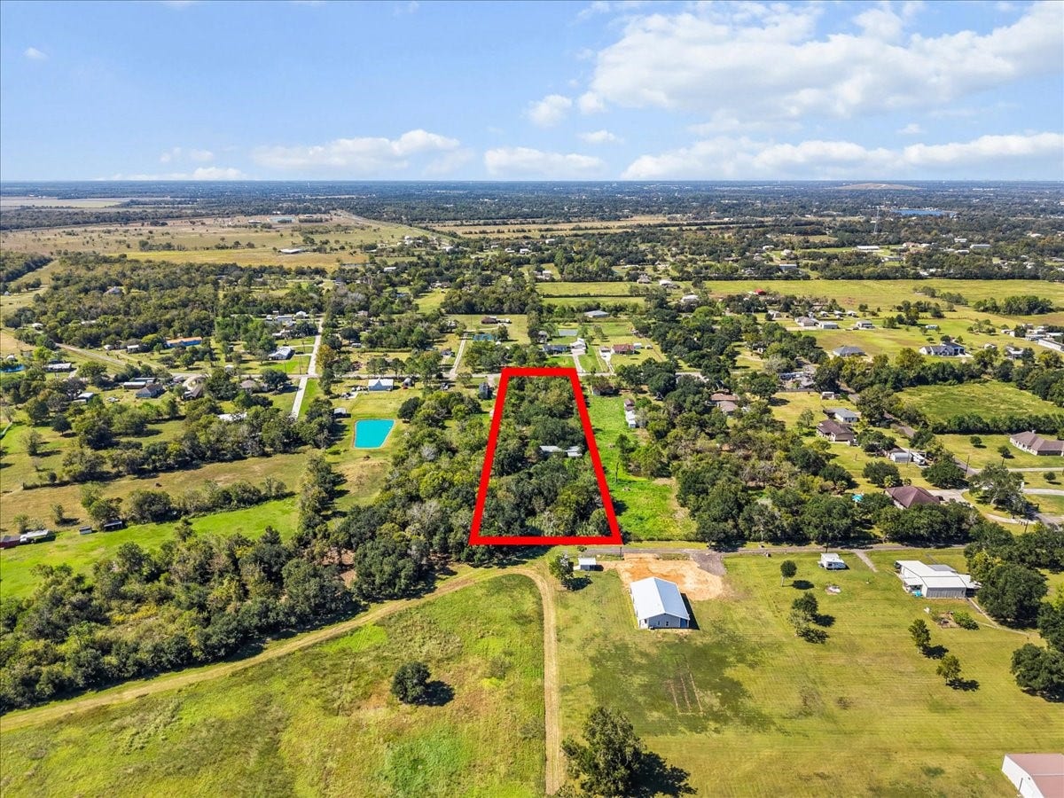 5029 1/2 Ike Franks Road, Santa Fe, TX 77517 Other parcels of land in the area tend to be very similar in nature, so you won't feel crowded like being in a neighborhood where all the houses sit so close together. Here, you'll have space to spread out.