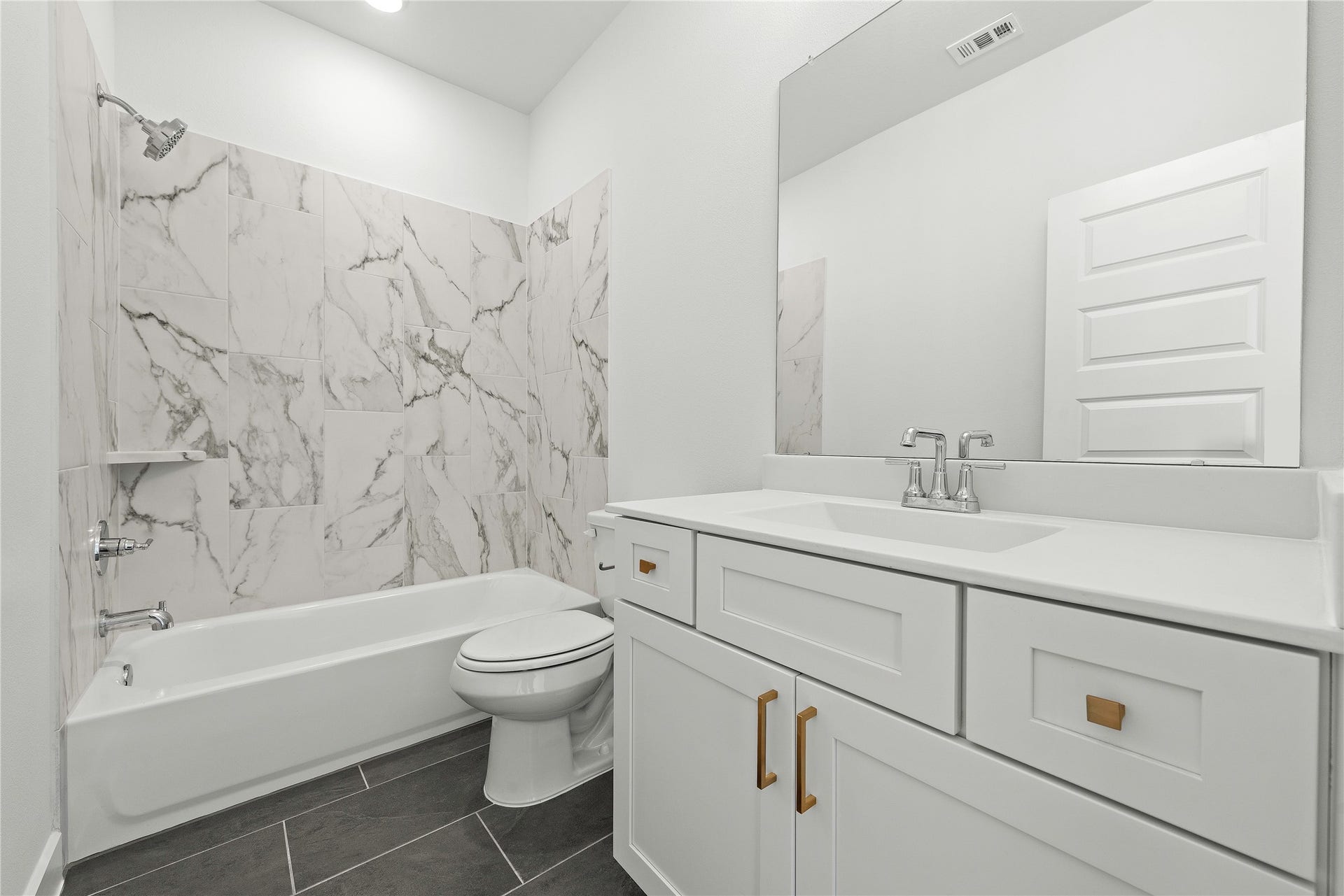 372 Mulberry Creek Street, Conroe, TX 77304 Representative image; features, selections and colors may vary.