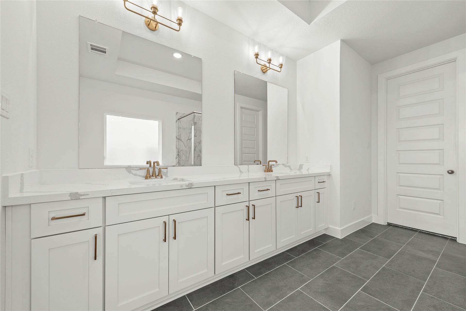 372 Mulberry Creek Street, Conroe, TX 77304 Representative image; features, selections and colors may vary.