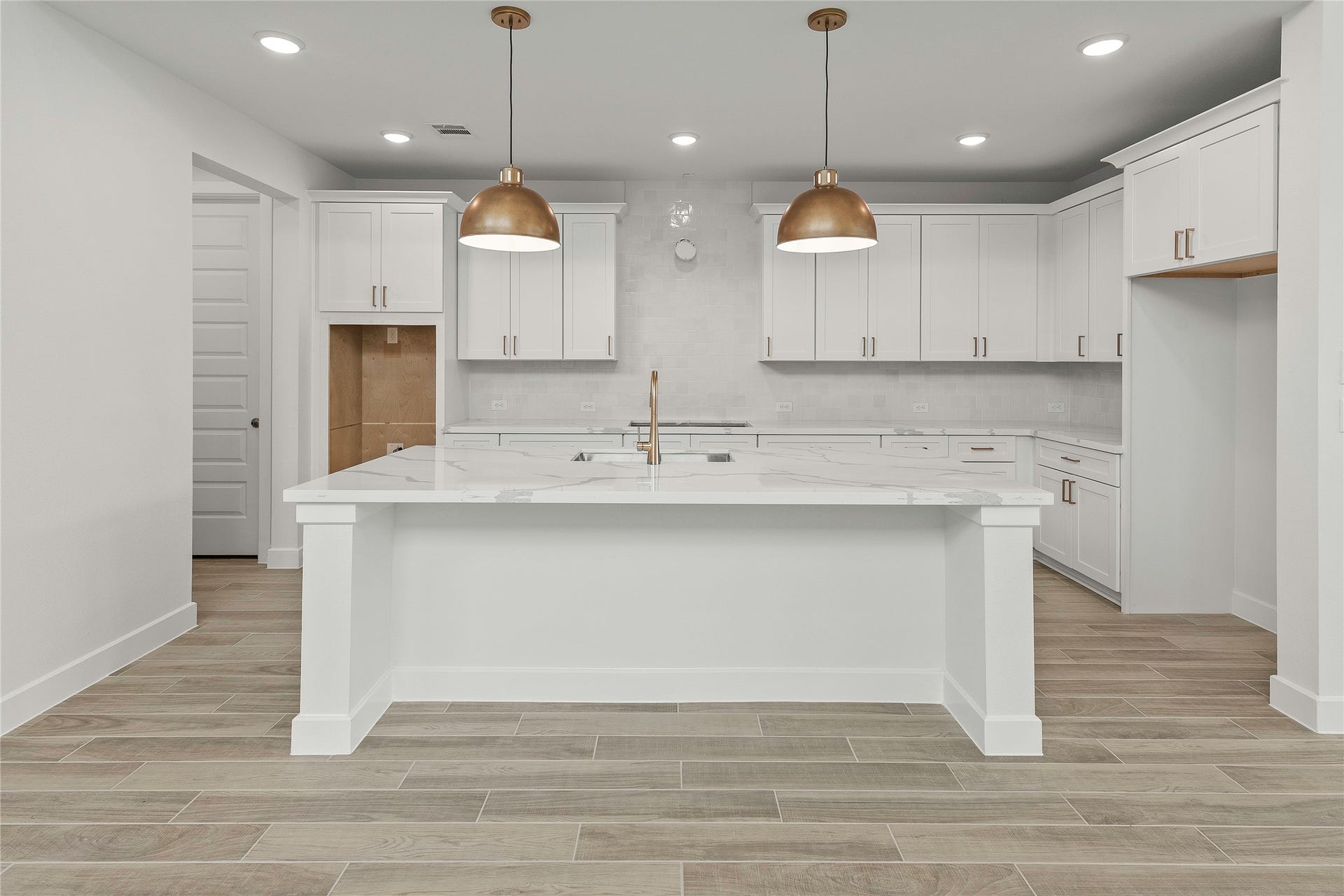 372 Mulberry Creek Street, Conroe, TX 77304 Representative image; features, selections and colors may vary.
