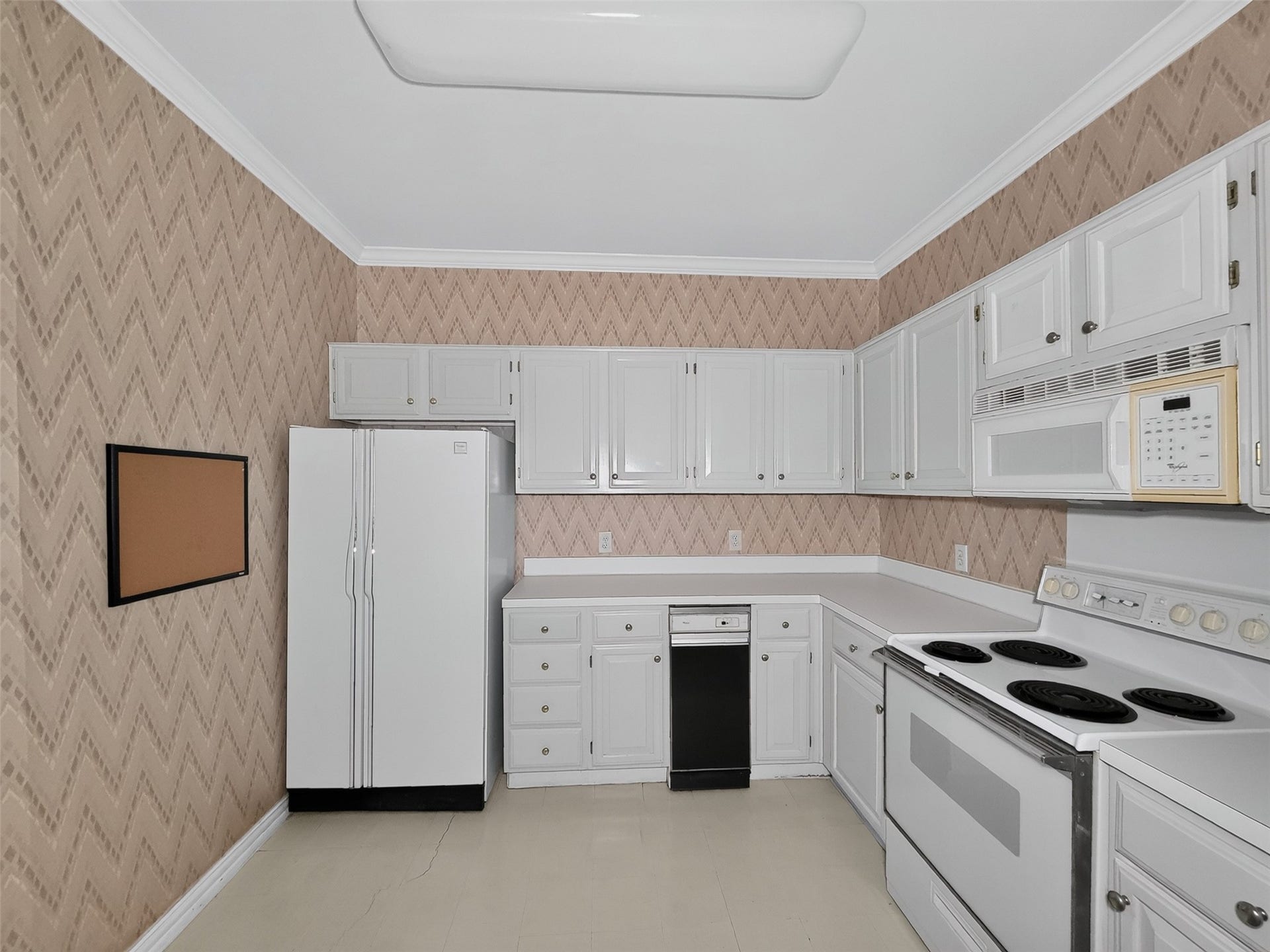 2111 Welch, #B214, Houston, TX 77019 2111 Welch, #B214, Houston, TX 77019