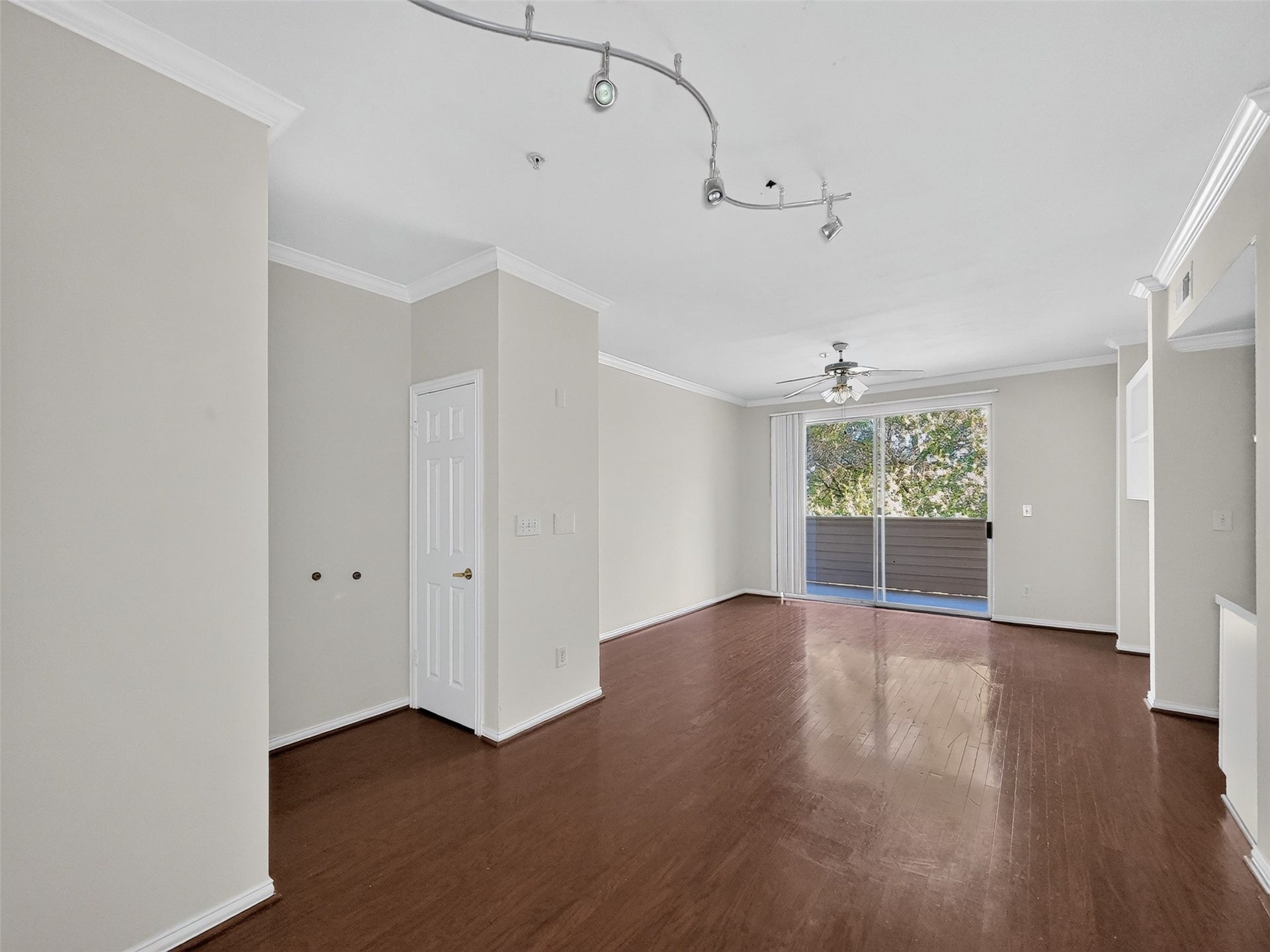 2111 Welch, #B214, Houston, TX 77019 2111 Welch, #B214, Houston, TX 77019