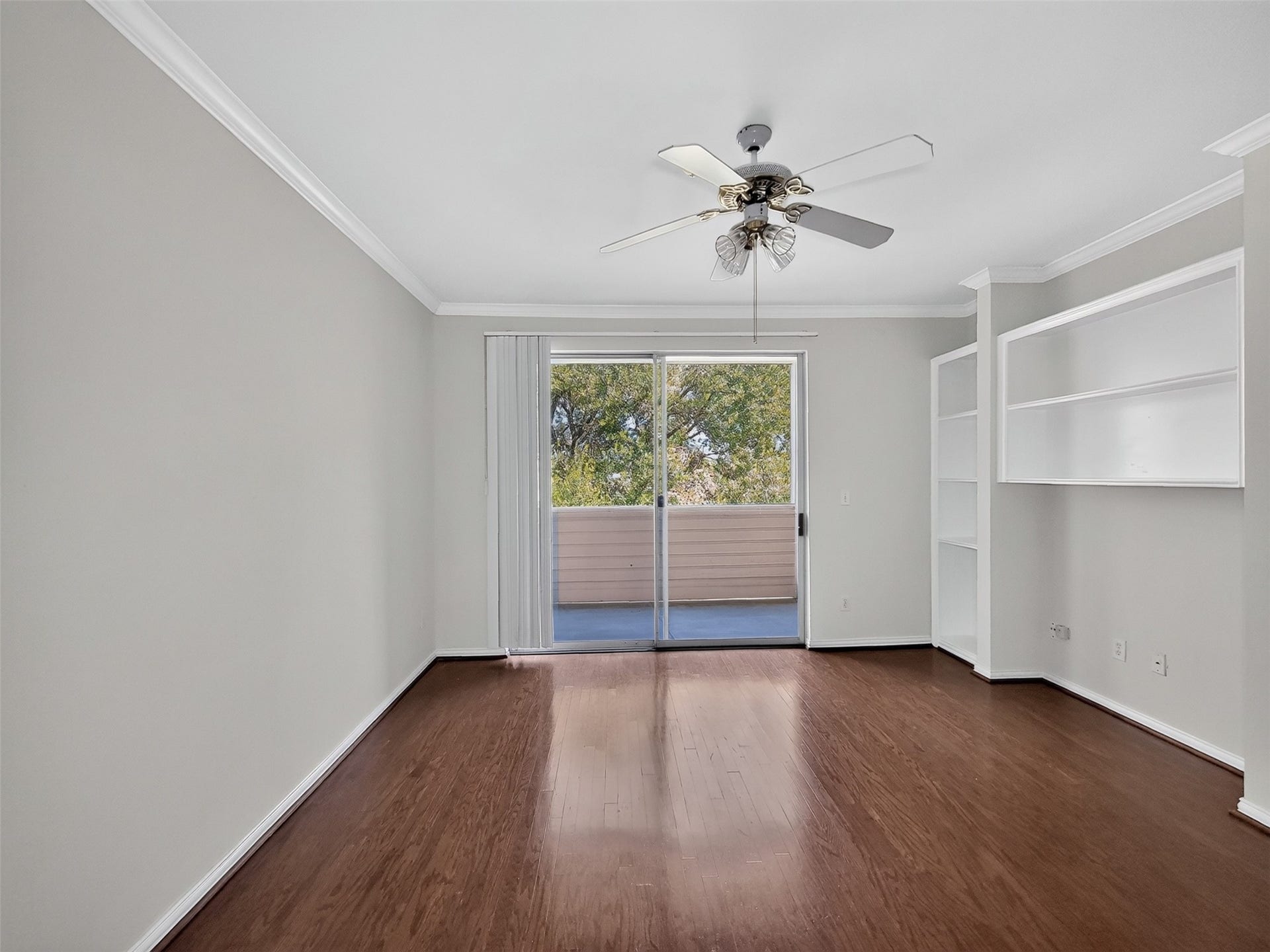 2111 Welch, #B214, Houston, TX 77019 2111 Welch, #B214, Houston, TX 77019